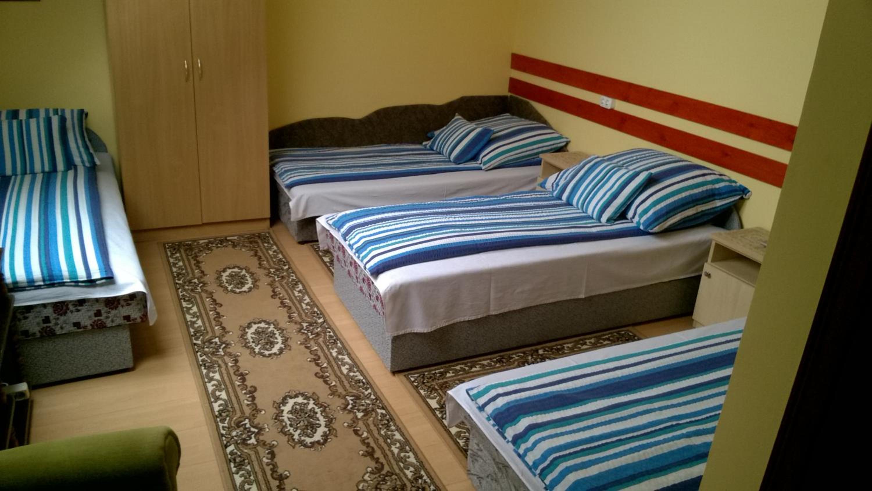 Quadruple Room with Private Bathroom photo 3
