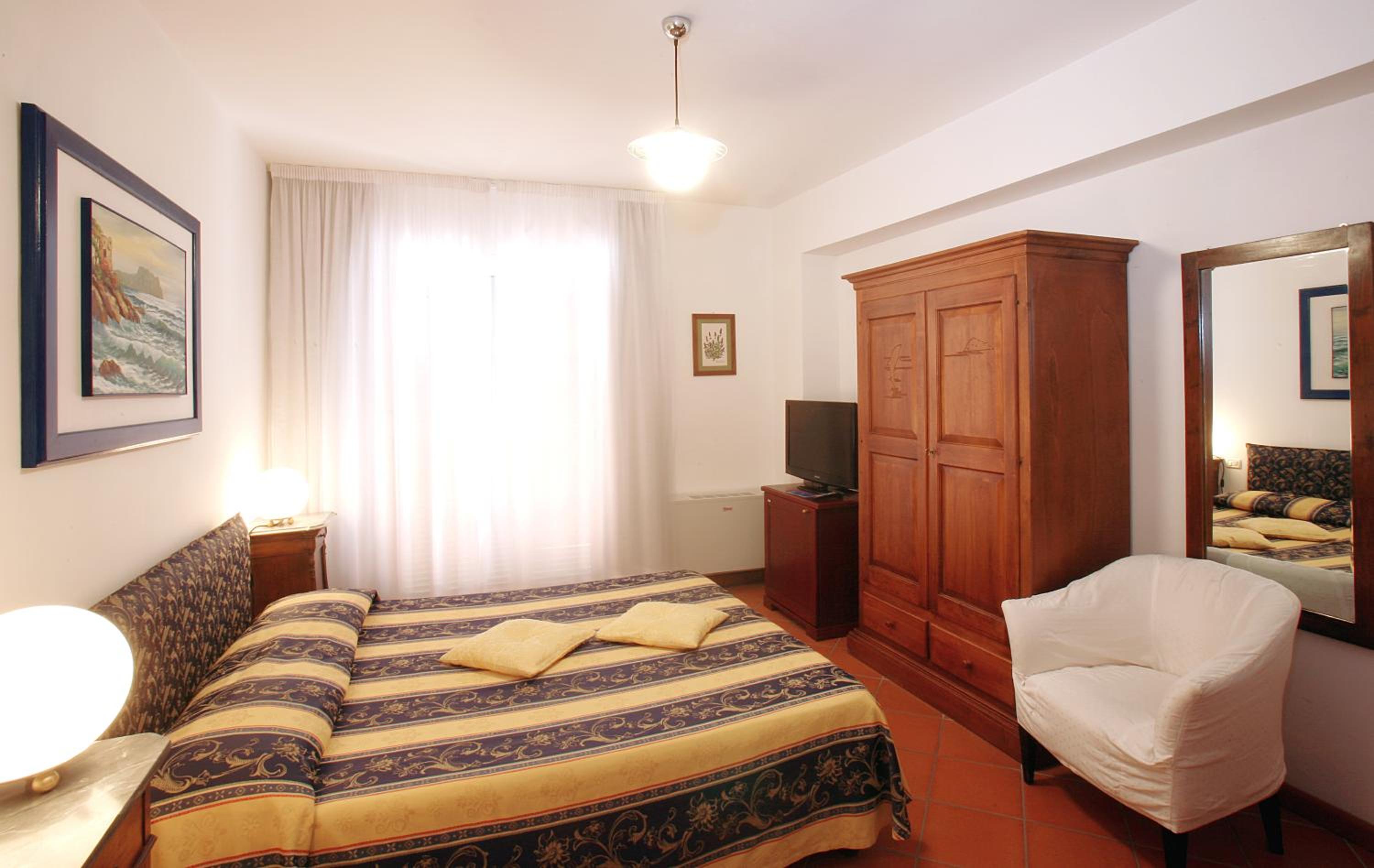Deluxe Double Room with Sea View - Photo 5