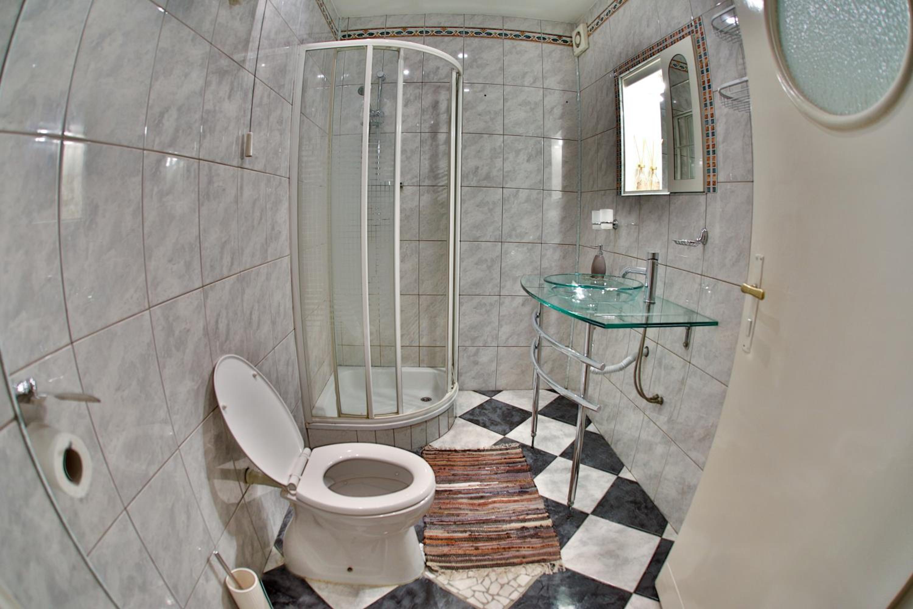 Apartment with Terrace - Photo 39