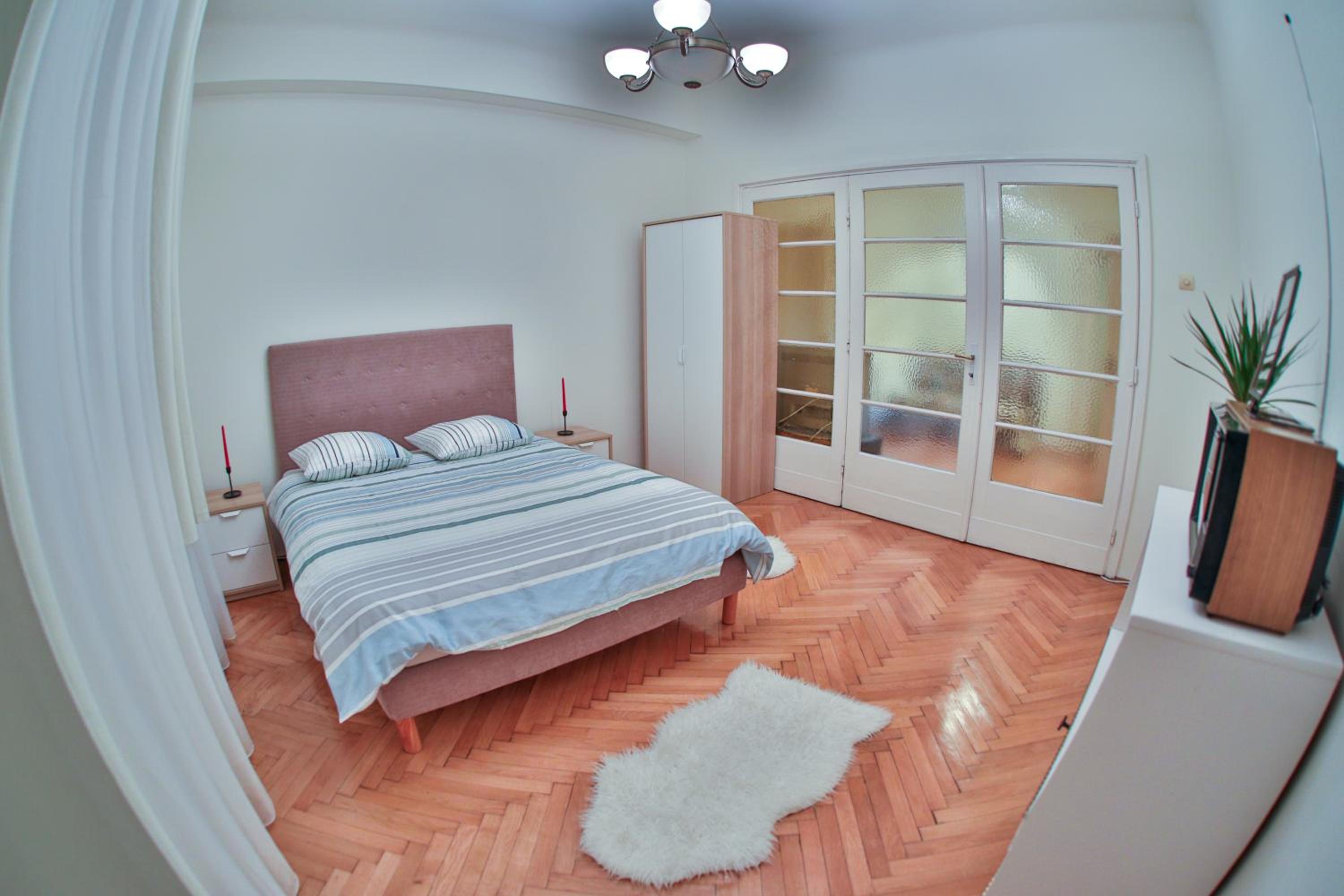 Apartment with Terrace - Photo 33