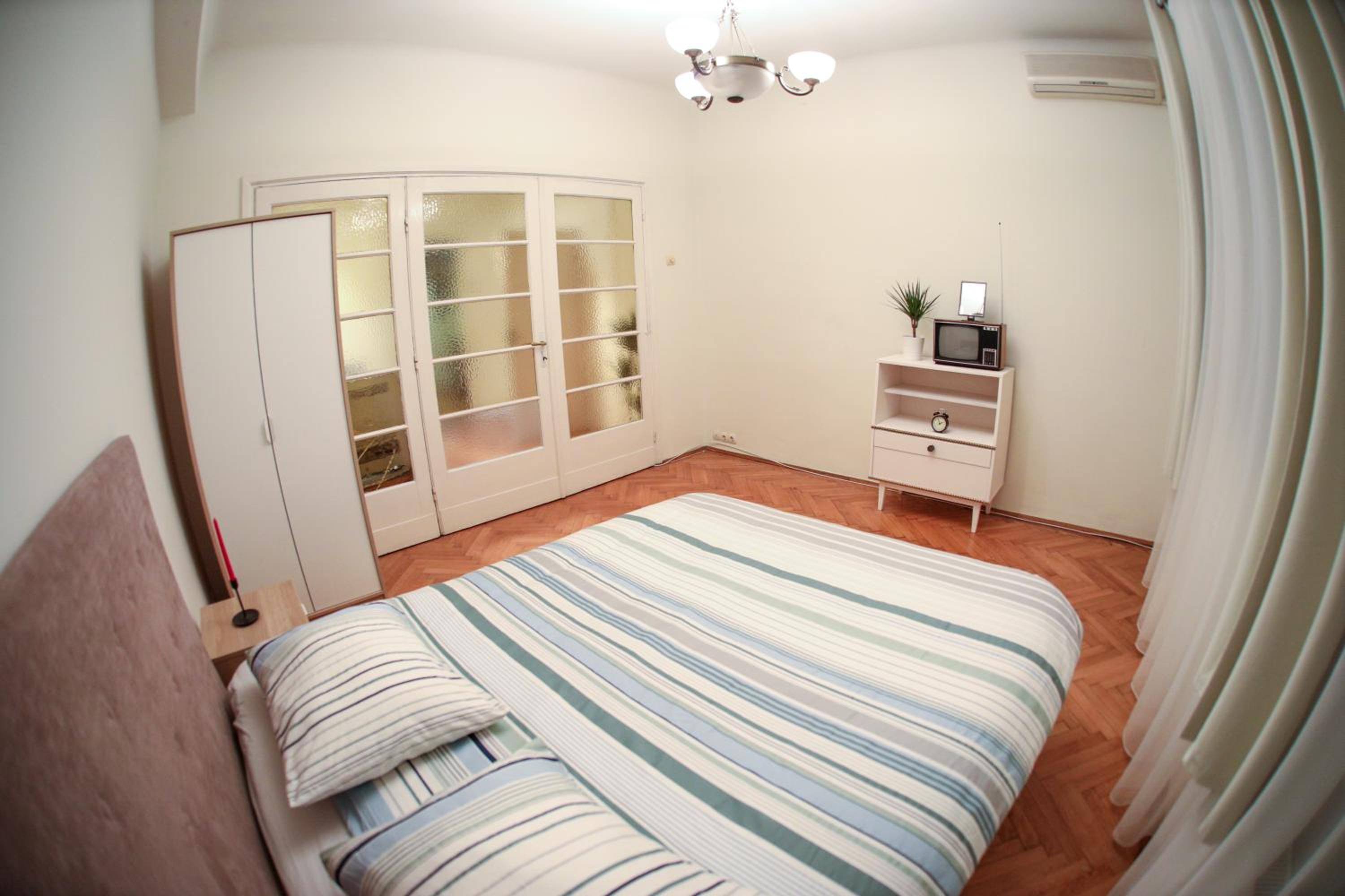Apartment with Terrace - Photo 34