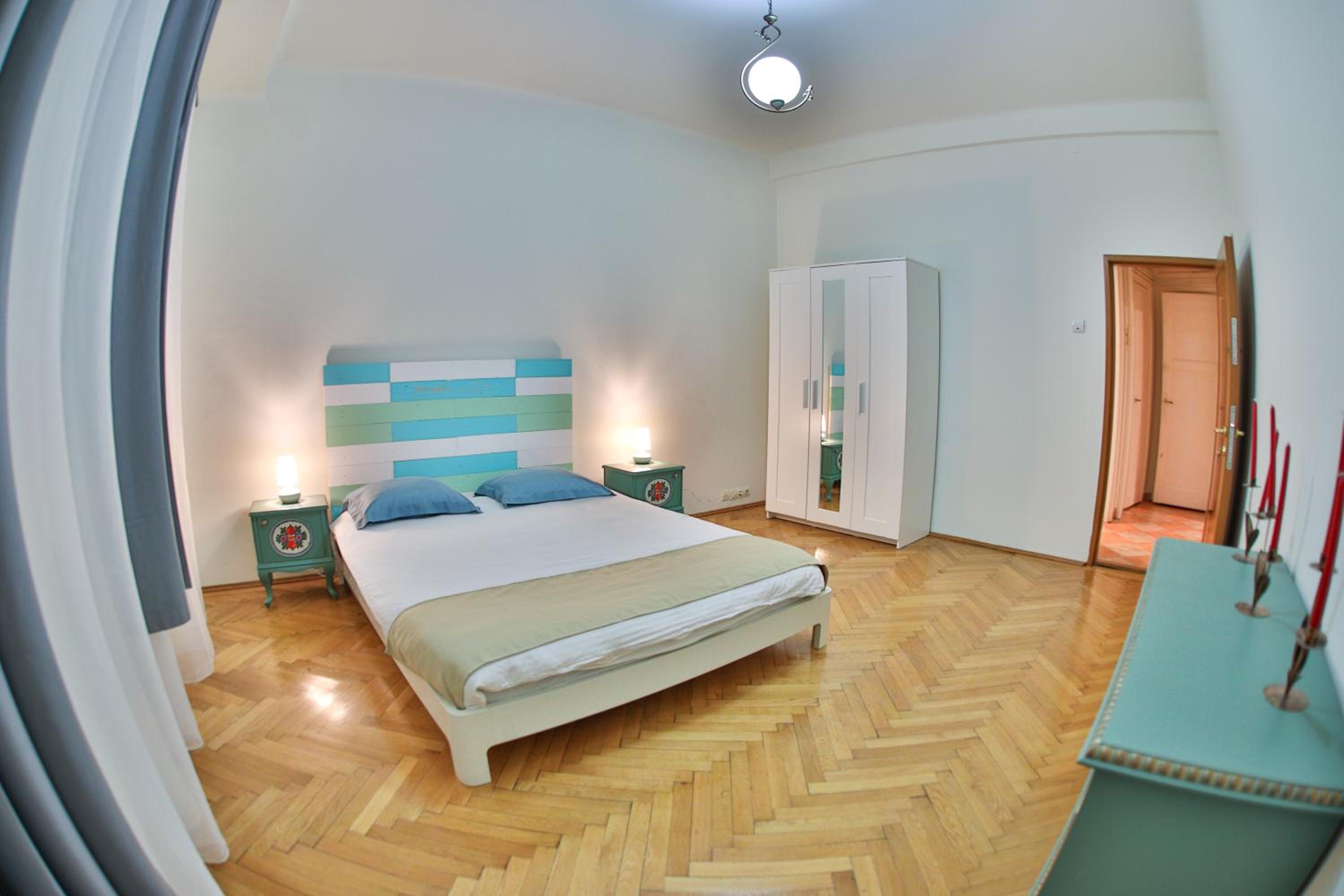 Apartment with Terrace - Photo 4