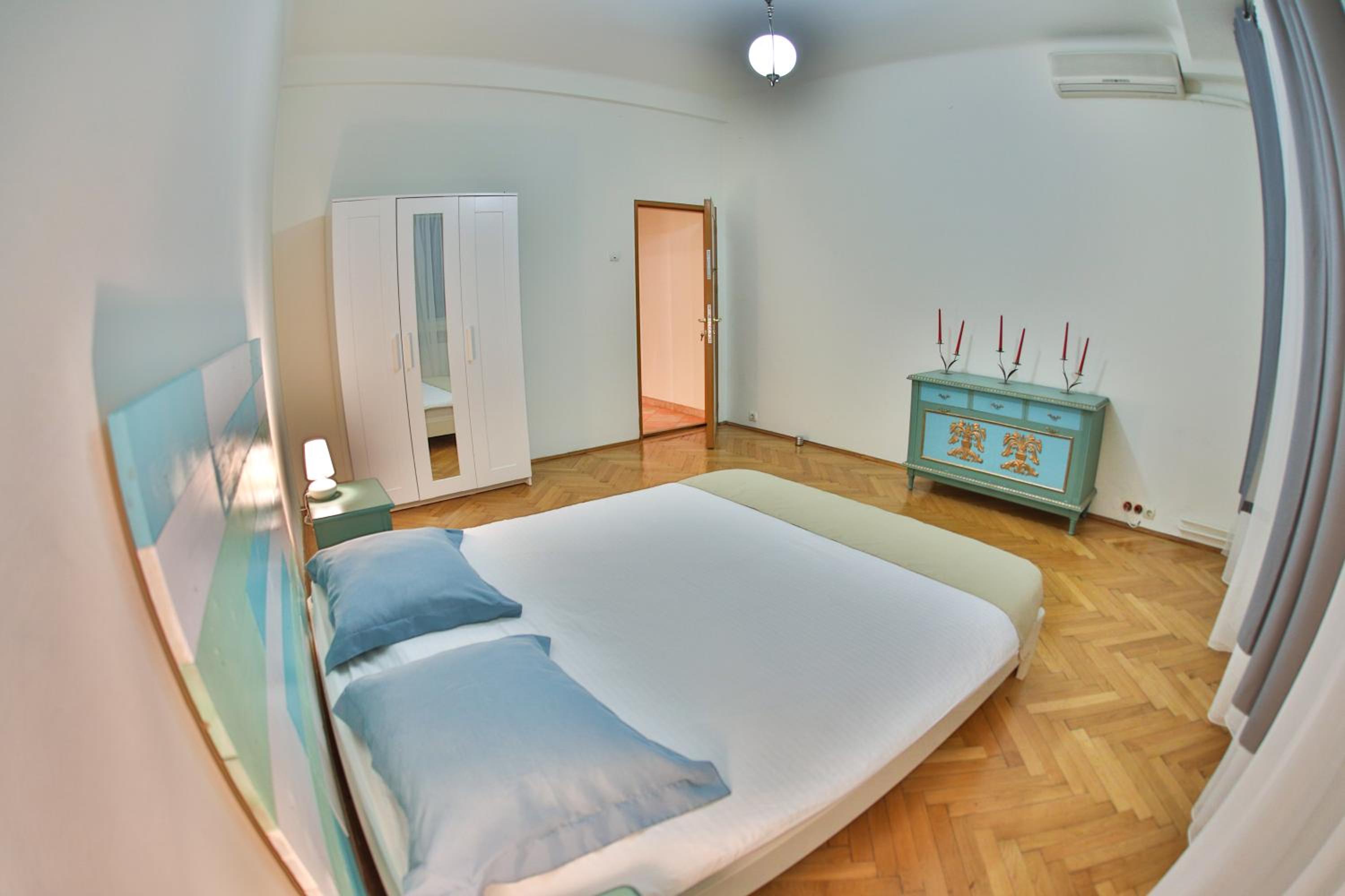 Apartment with Terrace - Photo 5