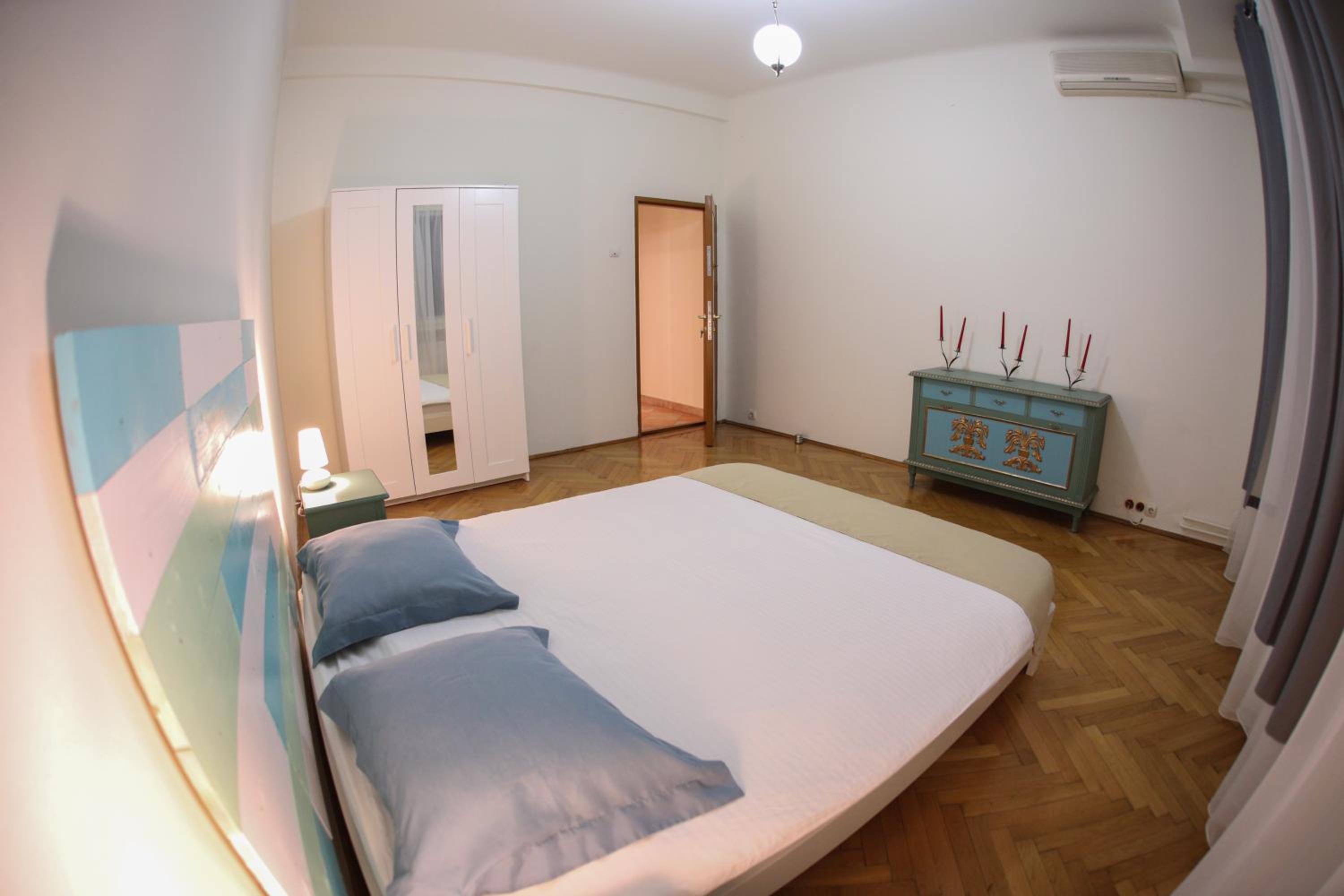 Apartment with Terrace - Photo 6