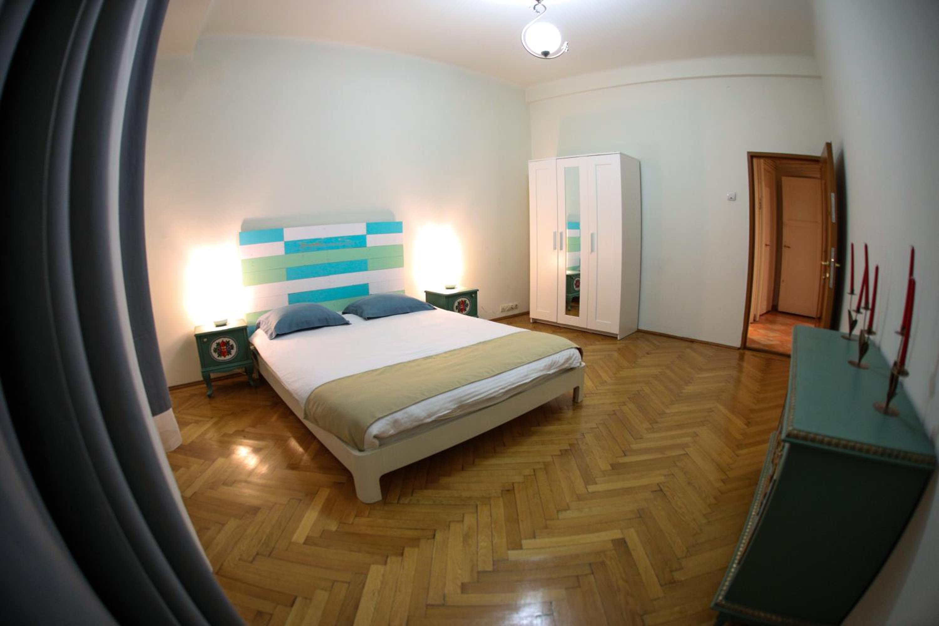 Apartment with Terrace - Photo 7