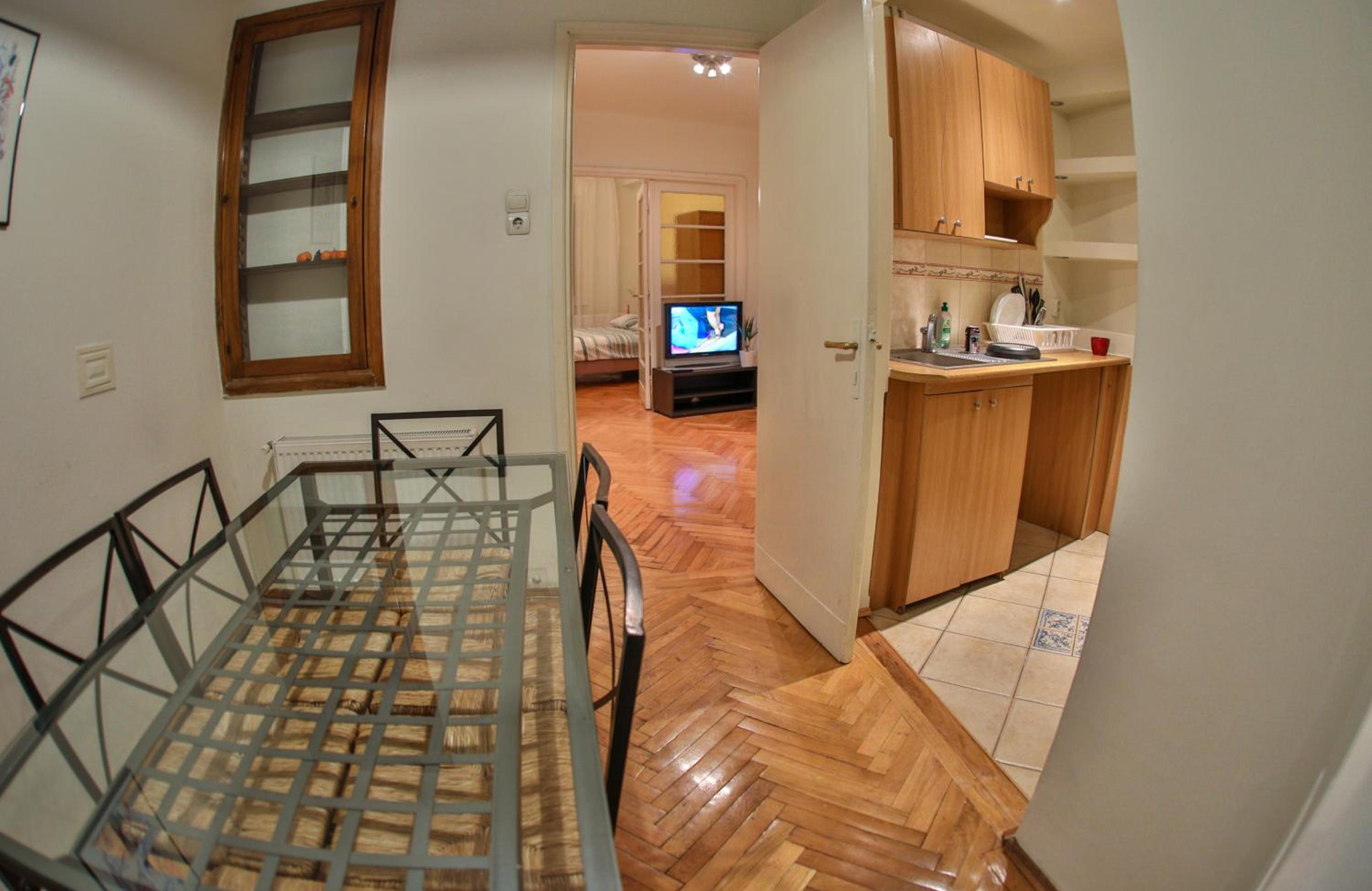 Apartment with Terrace - Photo 13