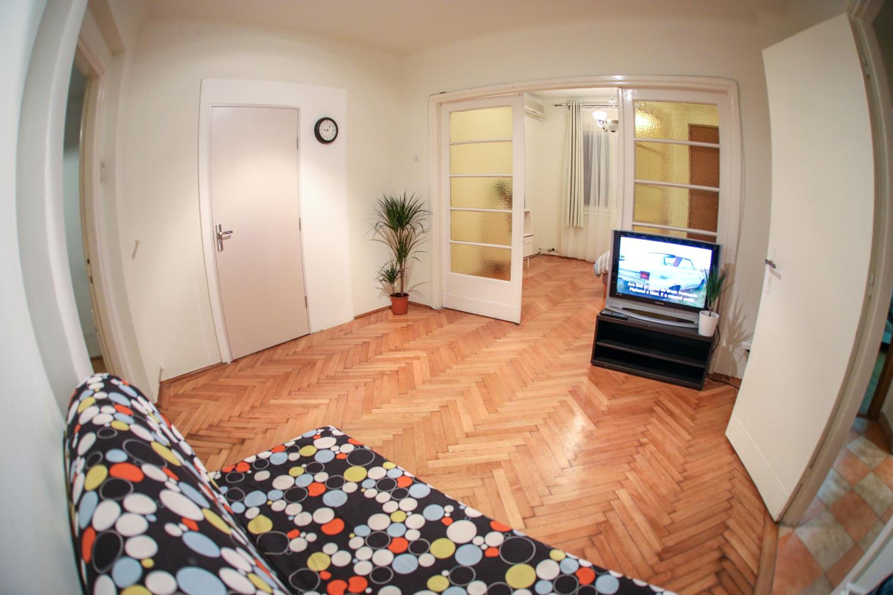 Apartment with Terrace - Photo 15
