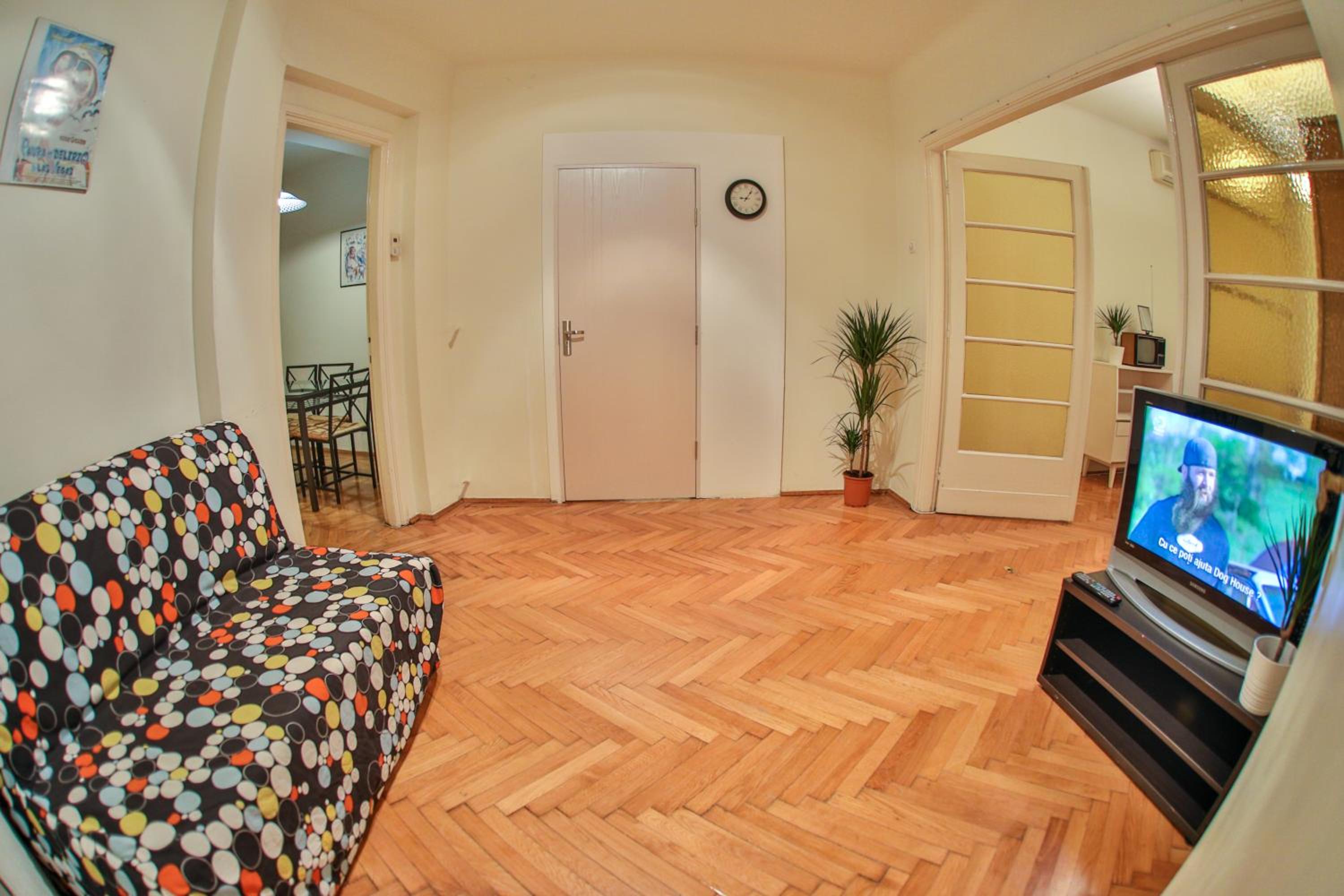 Apartment with Terrace - Photo 17