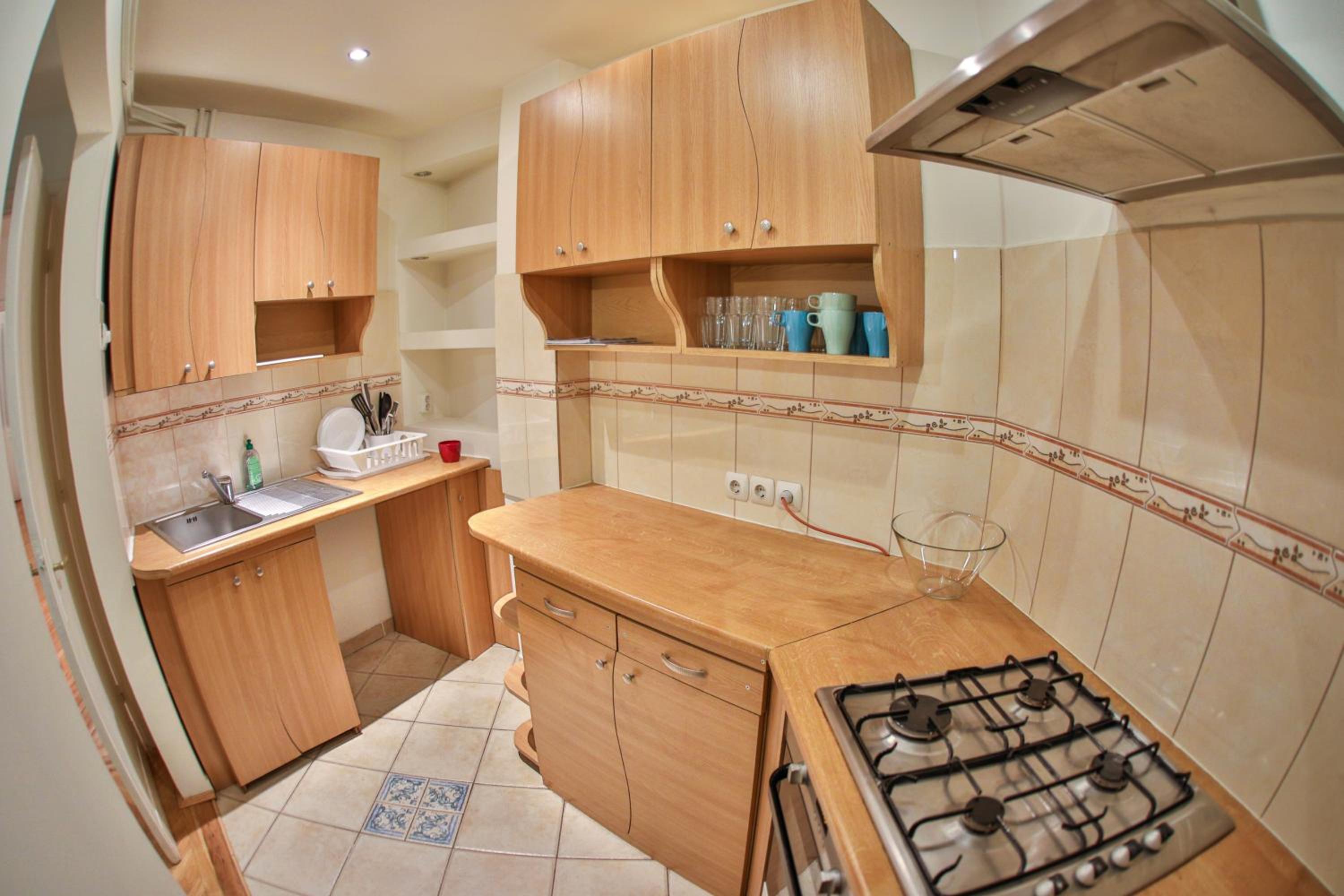 Apartment with Terrace - Photo 19