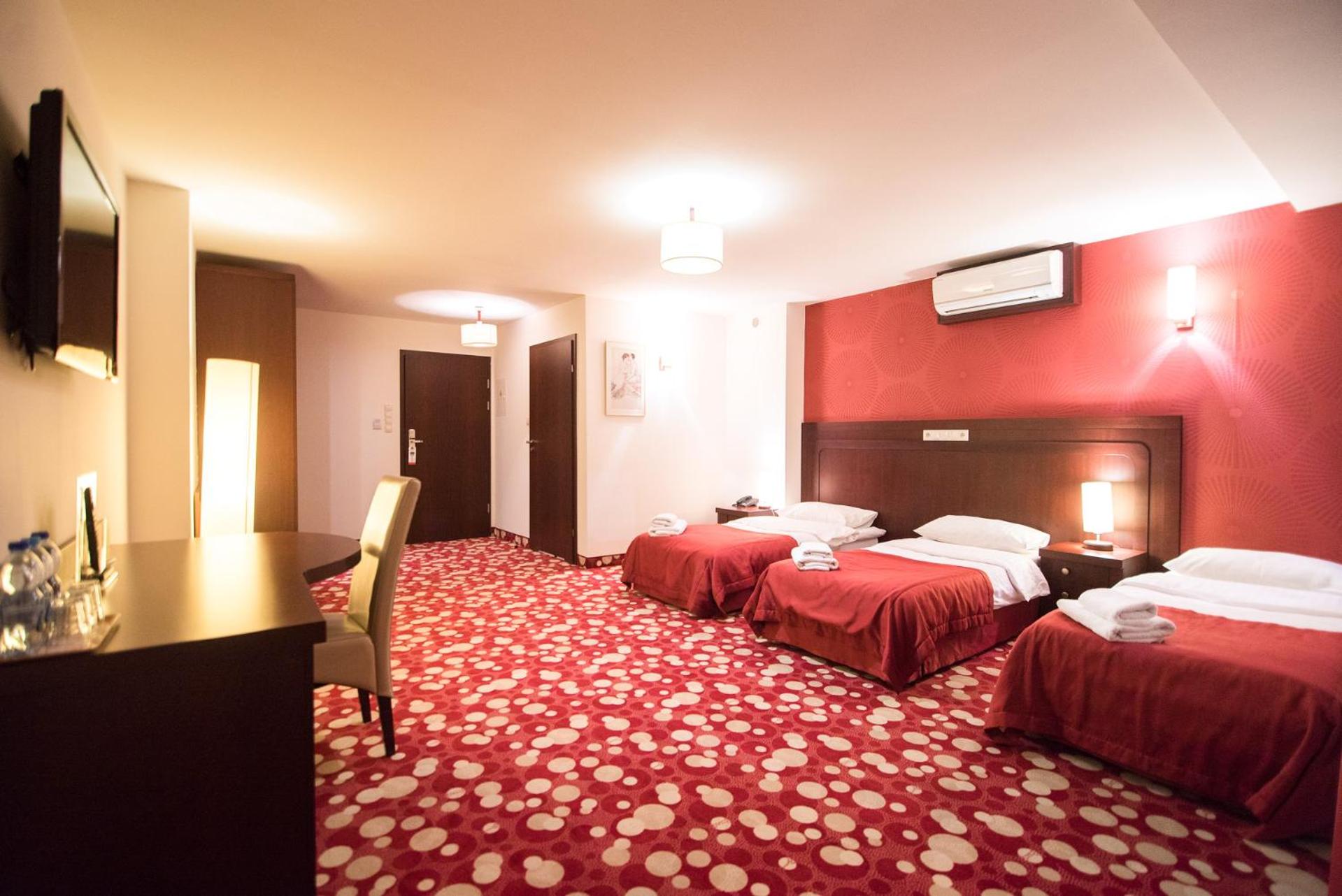 Comfort Triple Room with Shower - Photo 4