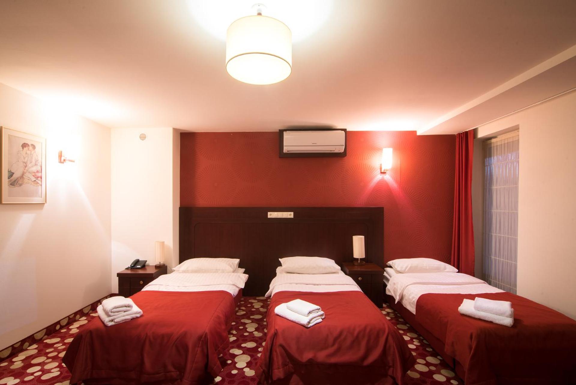 Comfort Triple Room with Shower - Photo 5