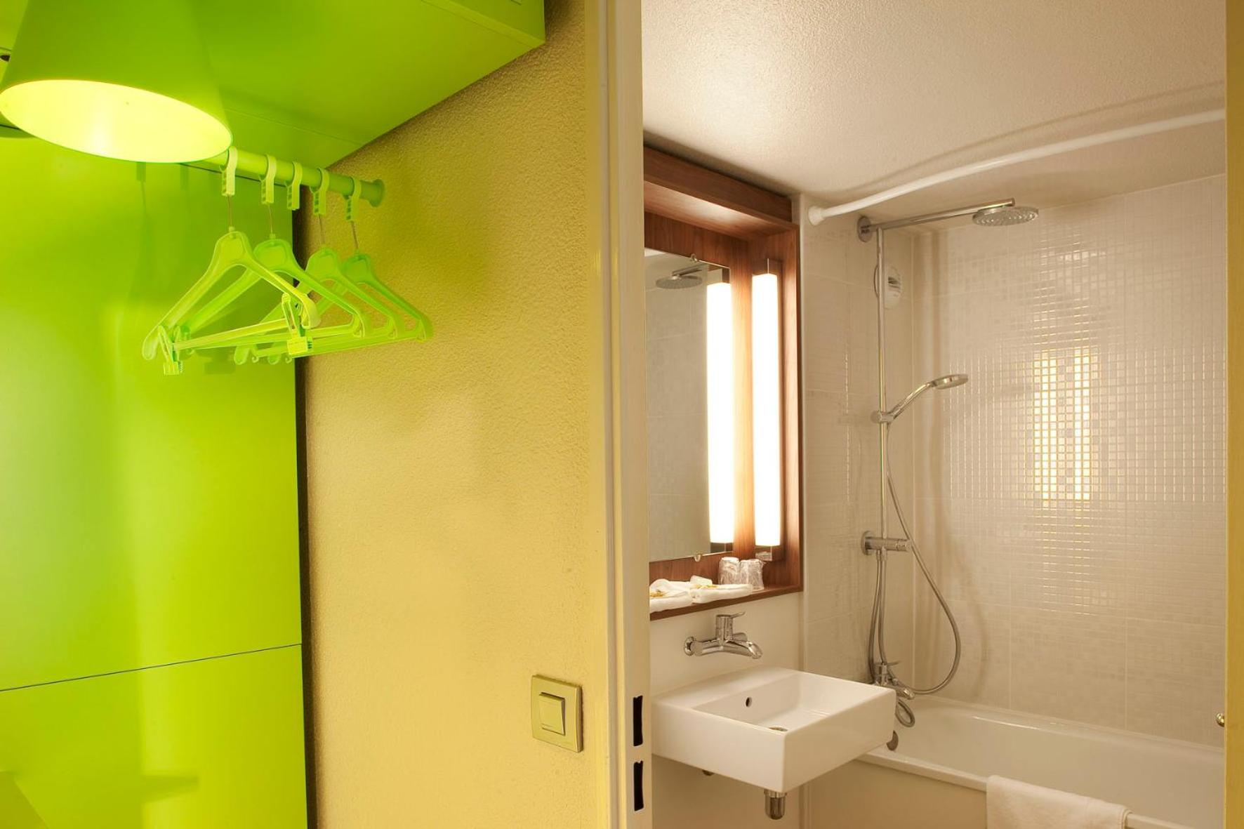 Standard Double Room - Photo 4
