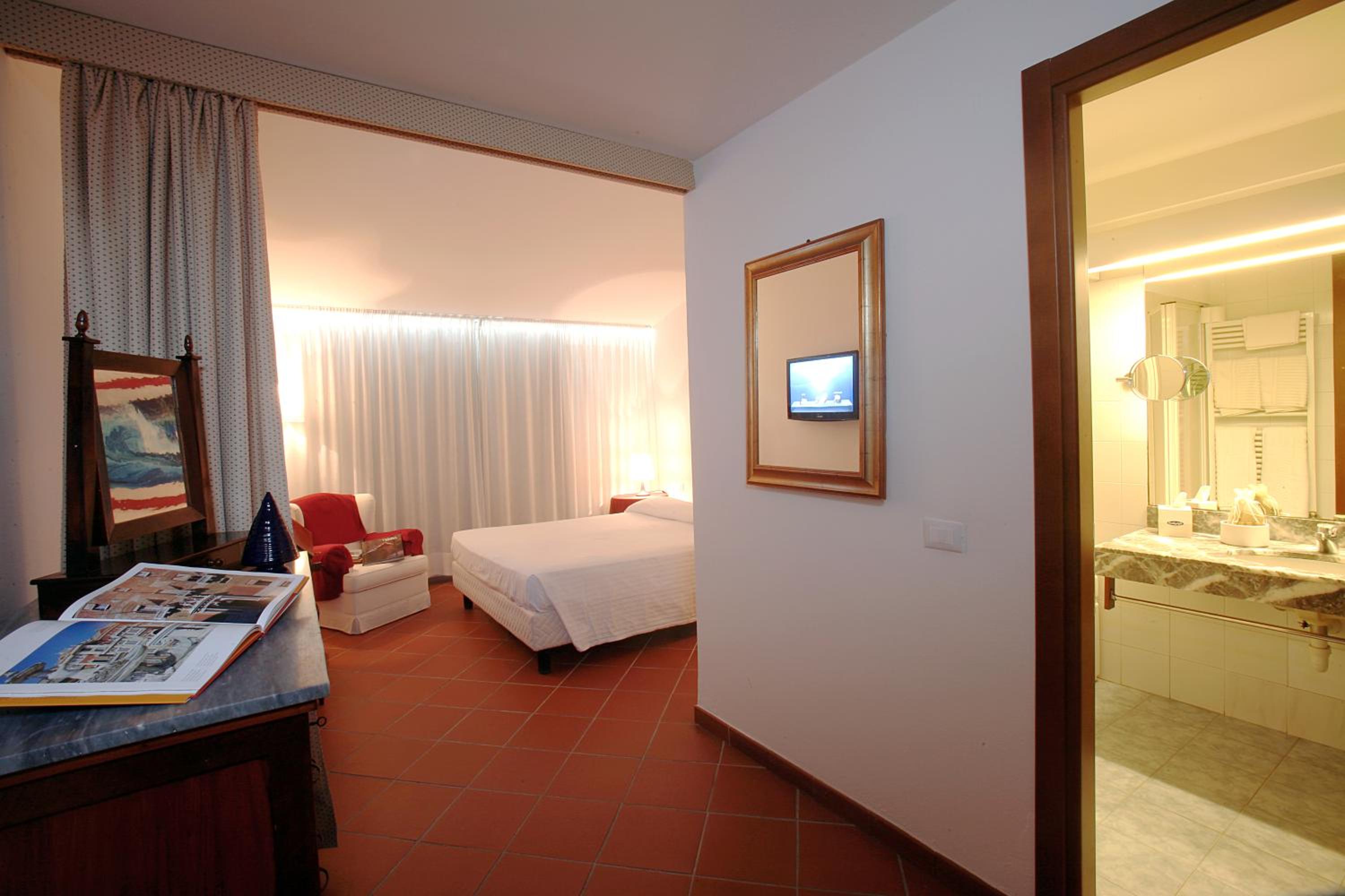 Junior Suite with Sea View - Photo 8