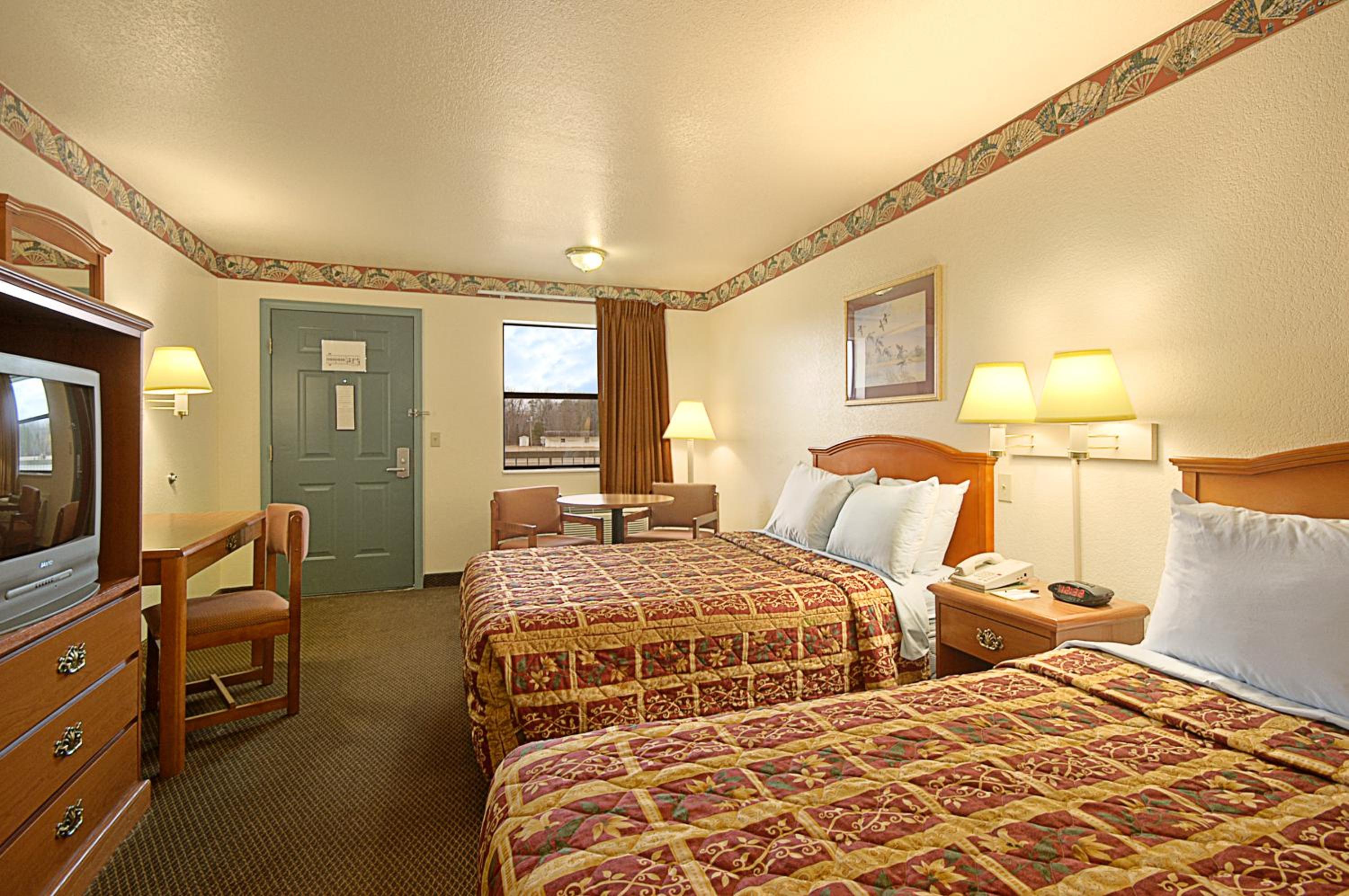 Double Room with Two Double Beds - Non-Smoking - Photo 3
