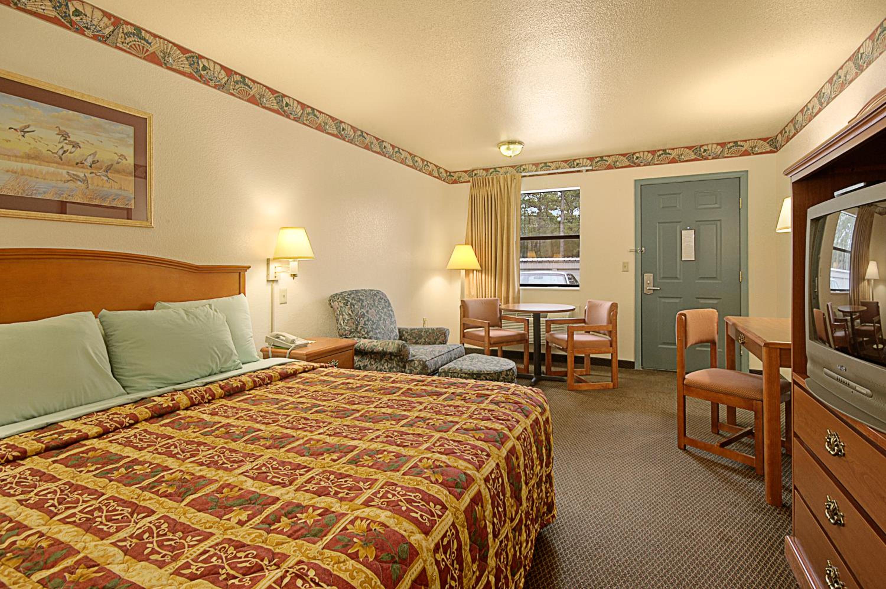 King Room - Non-Smoking - Photo 1
