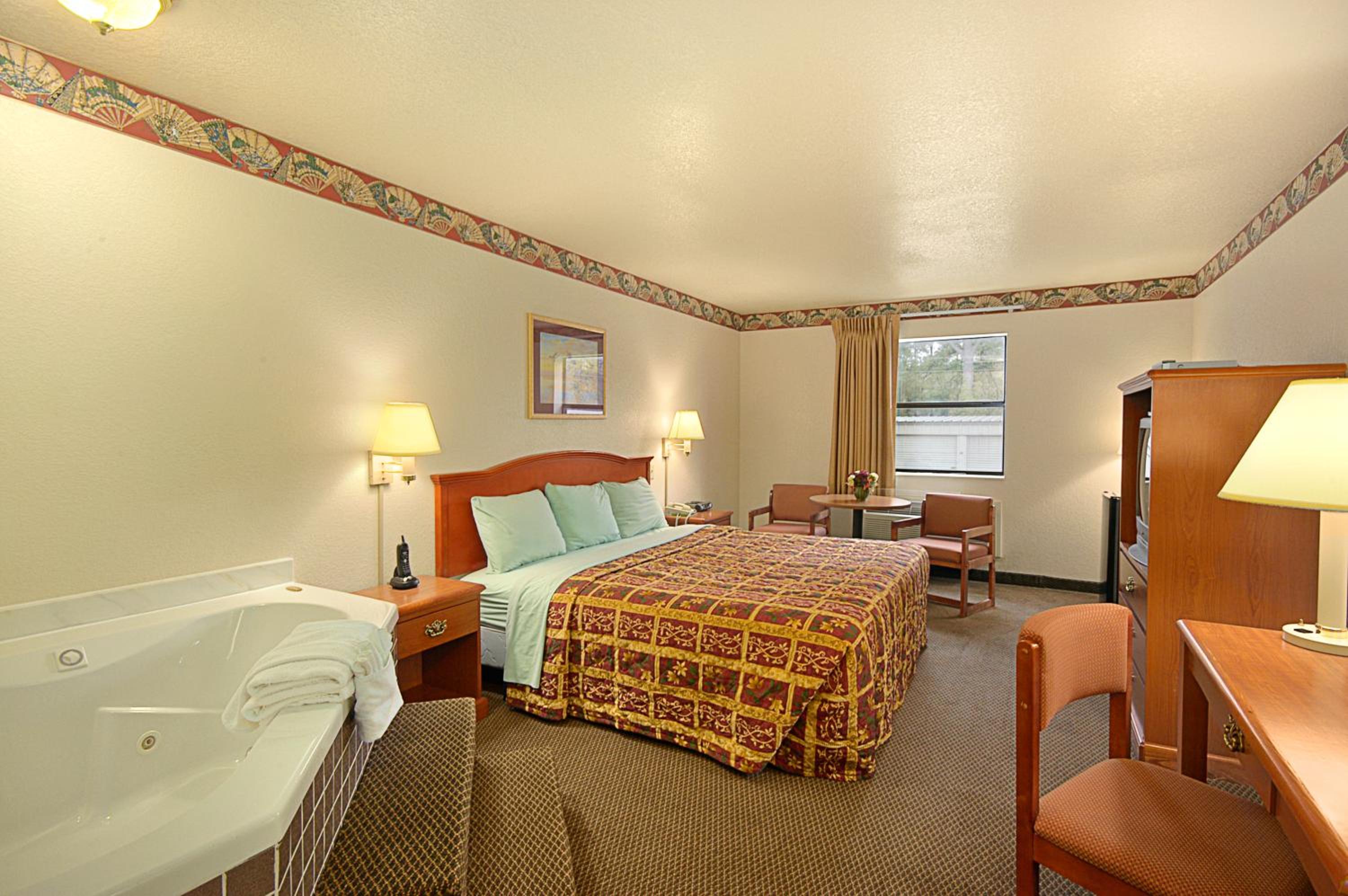 Deluxe King Room - Smoking - Photo 1