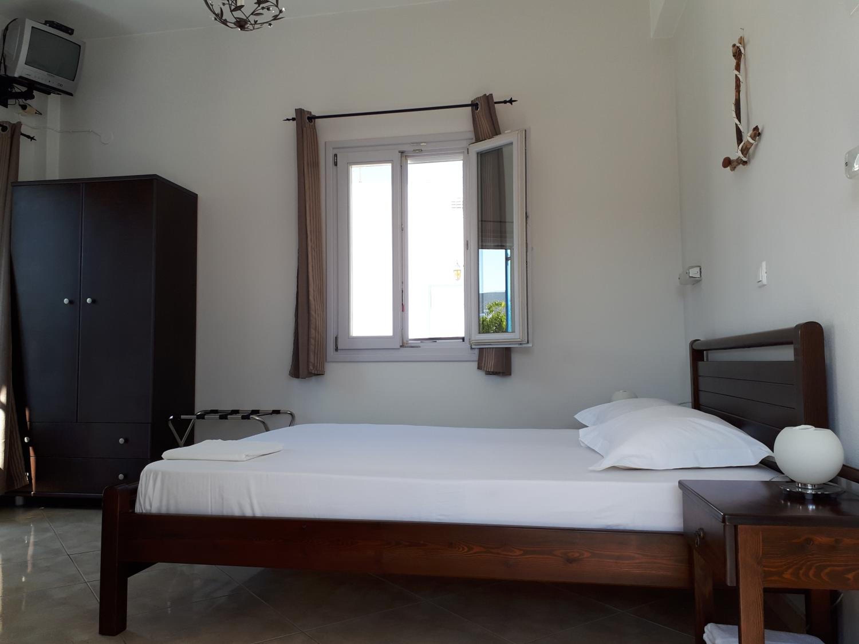 Double or Twin Room - Photo 11