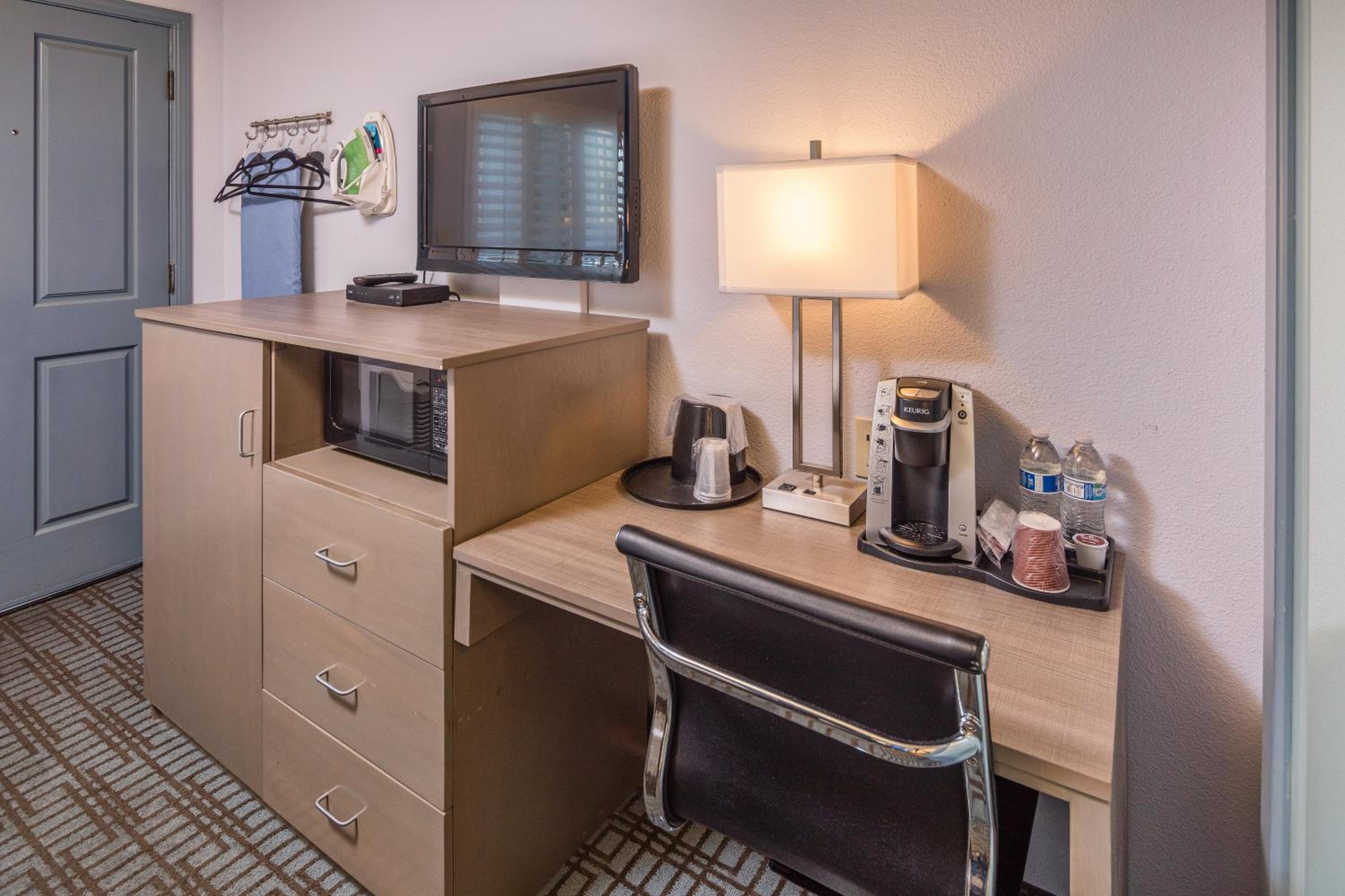 One-Bedroom - Non Smoking photo 2