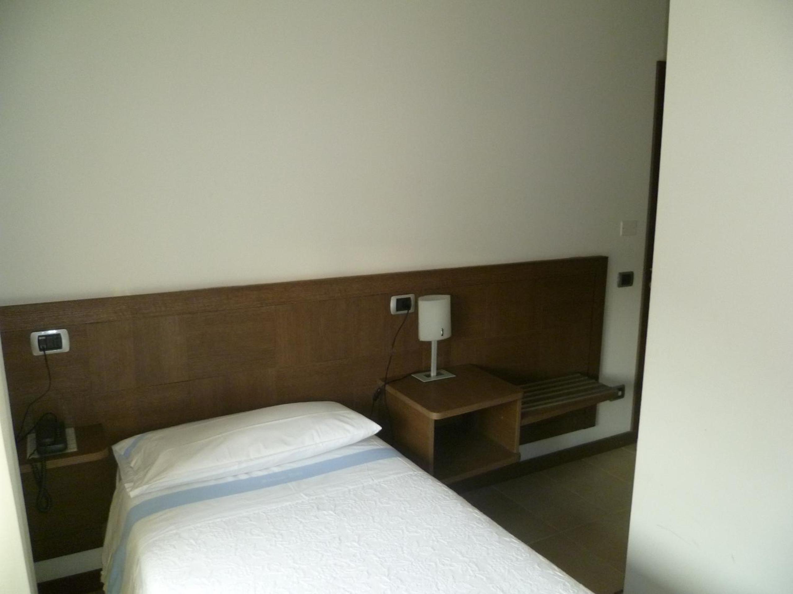 Single Room photo 3
