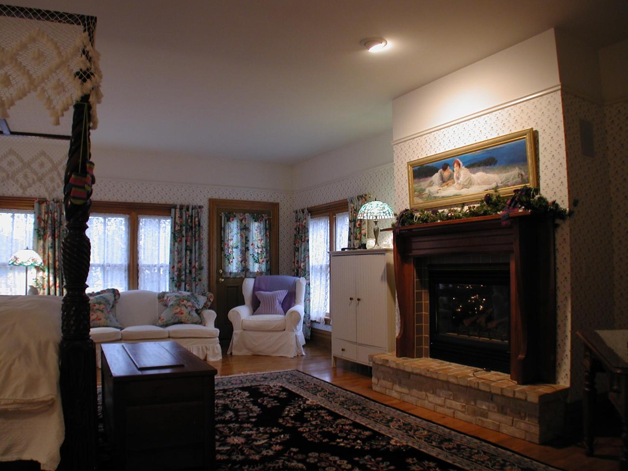 Suite with Spa Bath photo 3