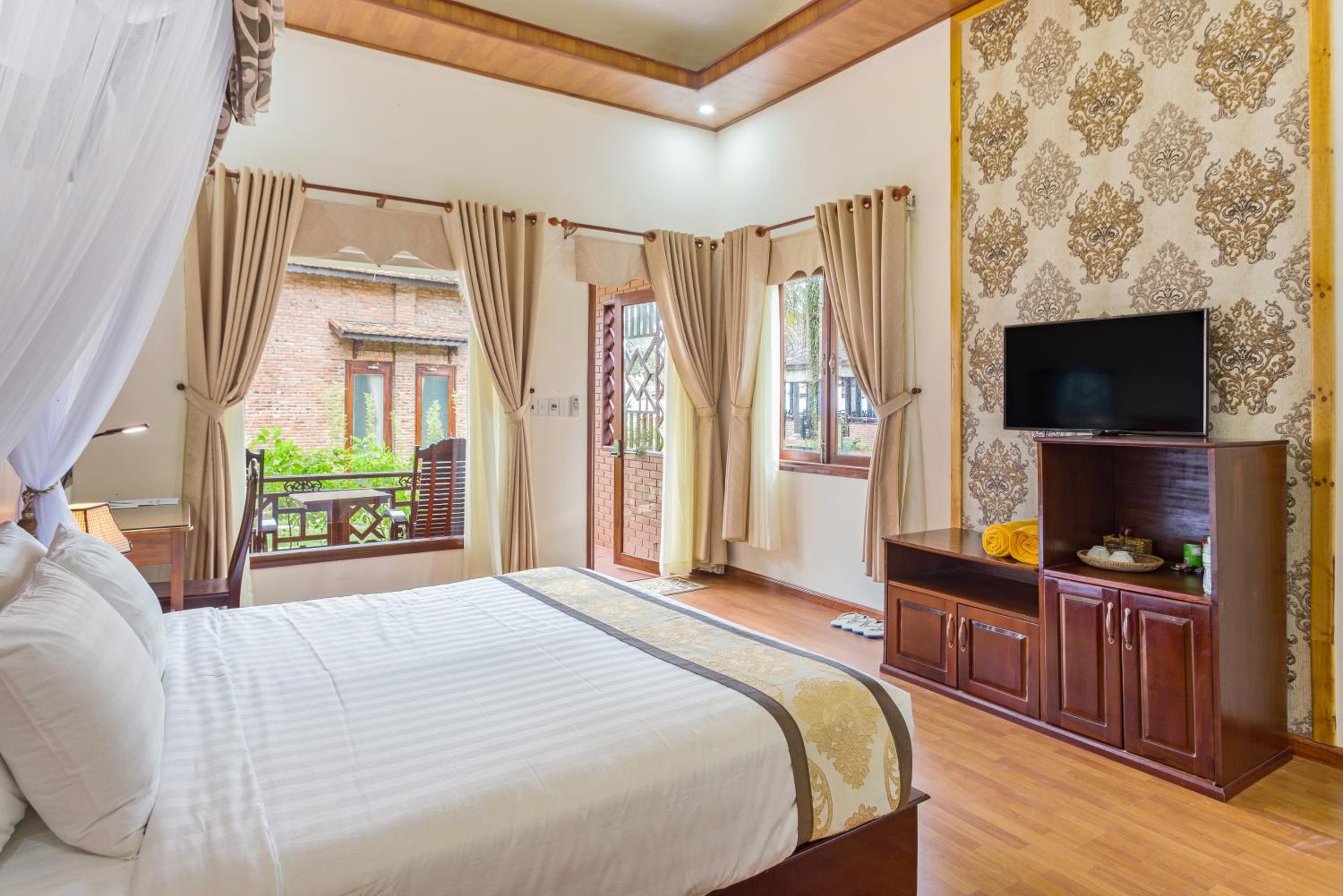 Deluxe Plus King Room photo 2