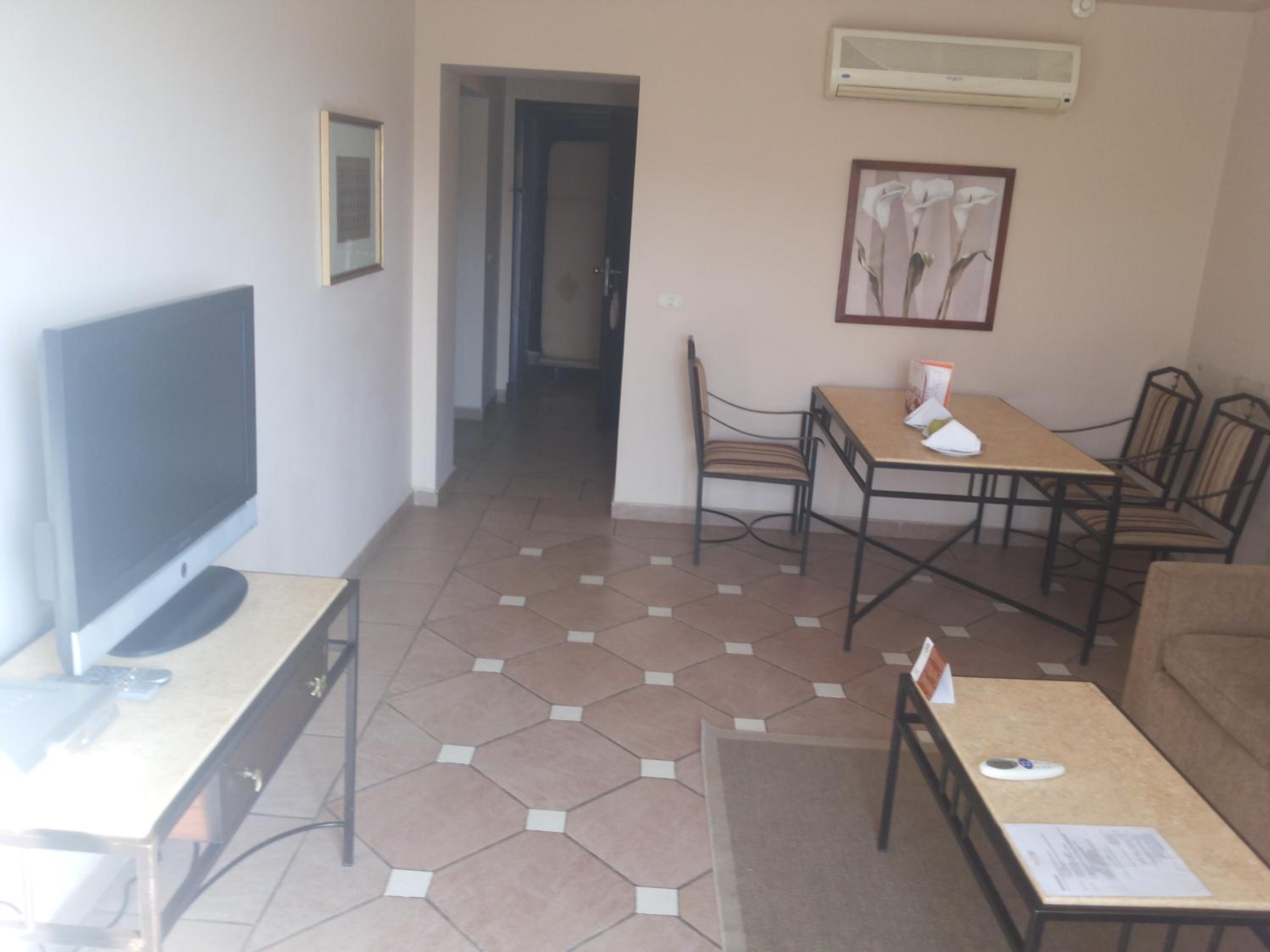 Suite ( 2 Adults + 1 child ) - Photo 3