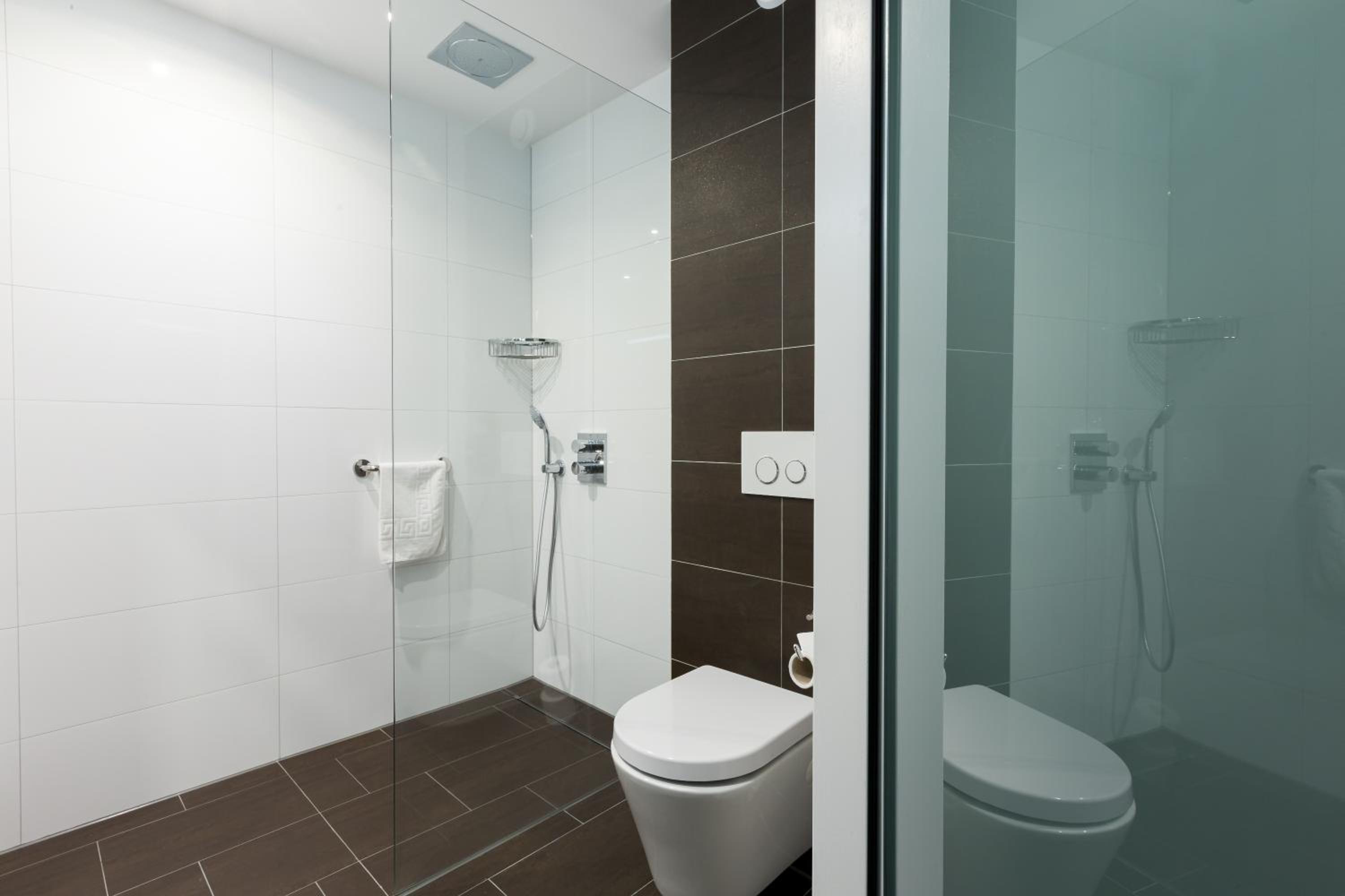 Comfort Double Room with Rain Shower - Photo 7