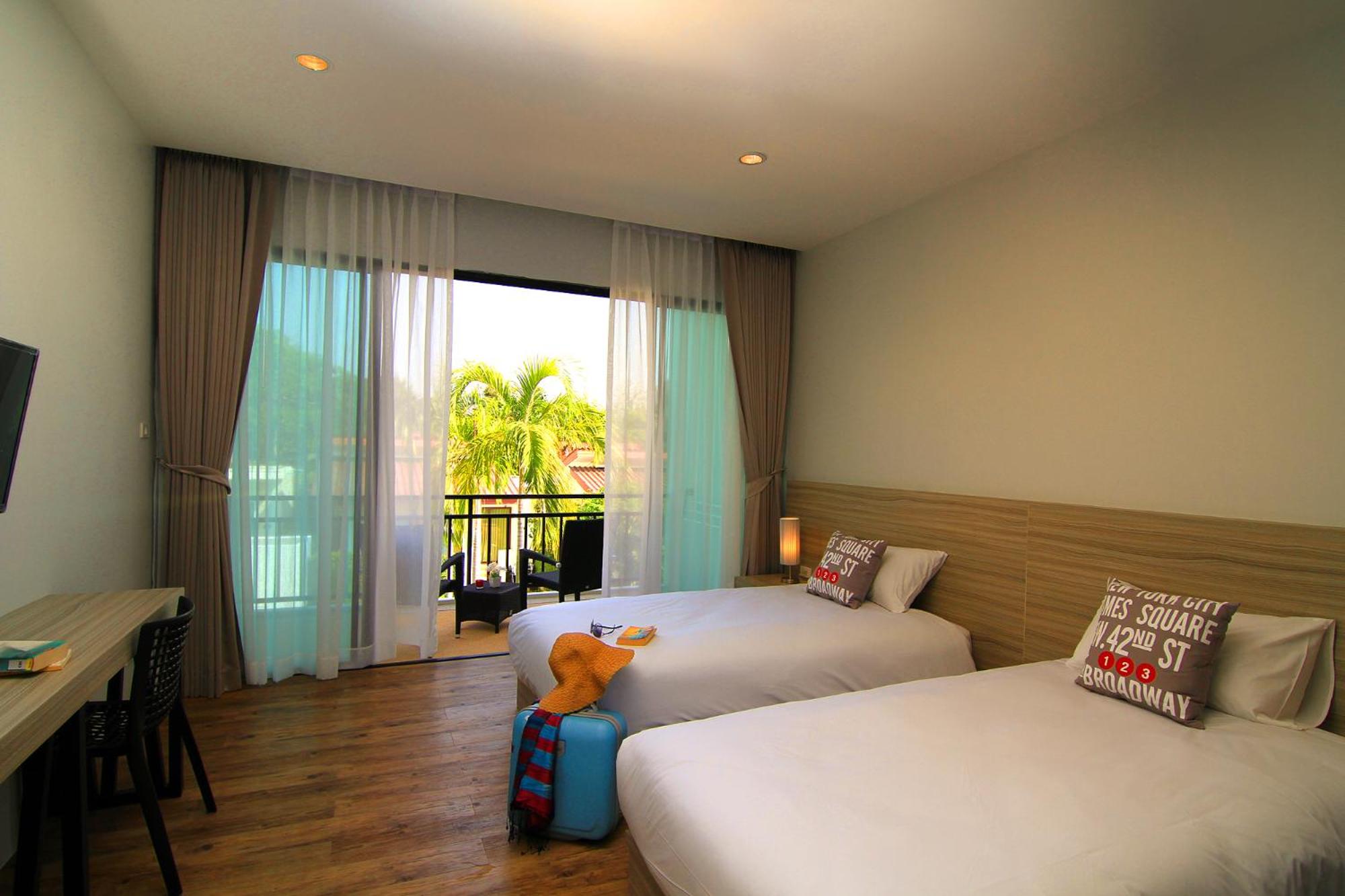 Superior Twin Room with Pool View
