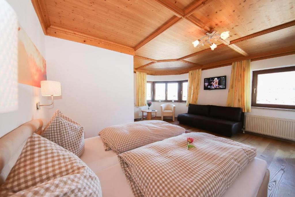 Apartment with Mountain View