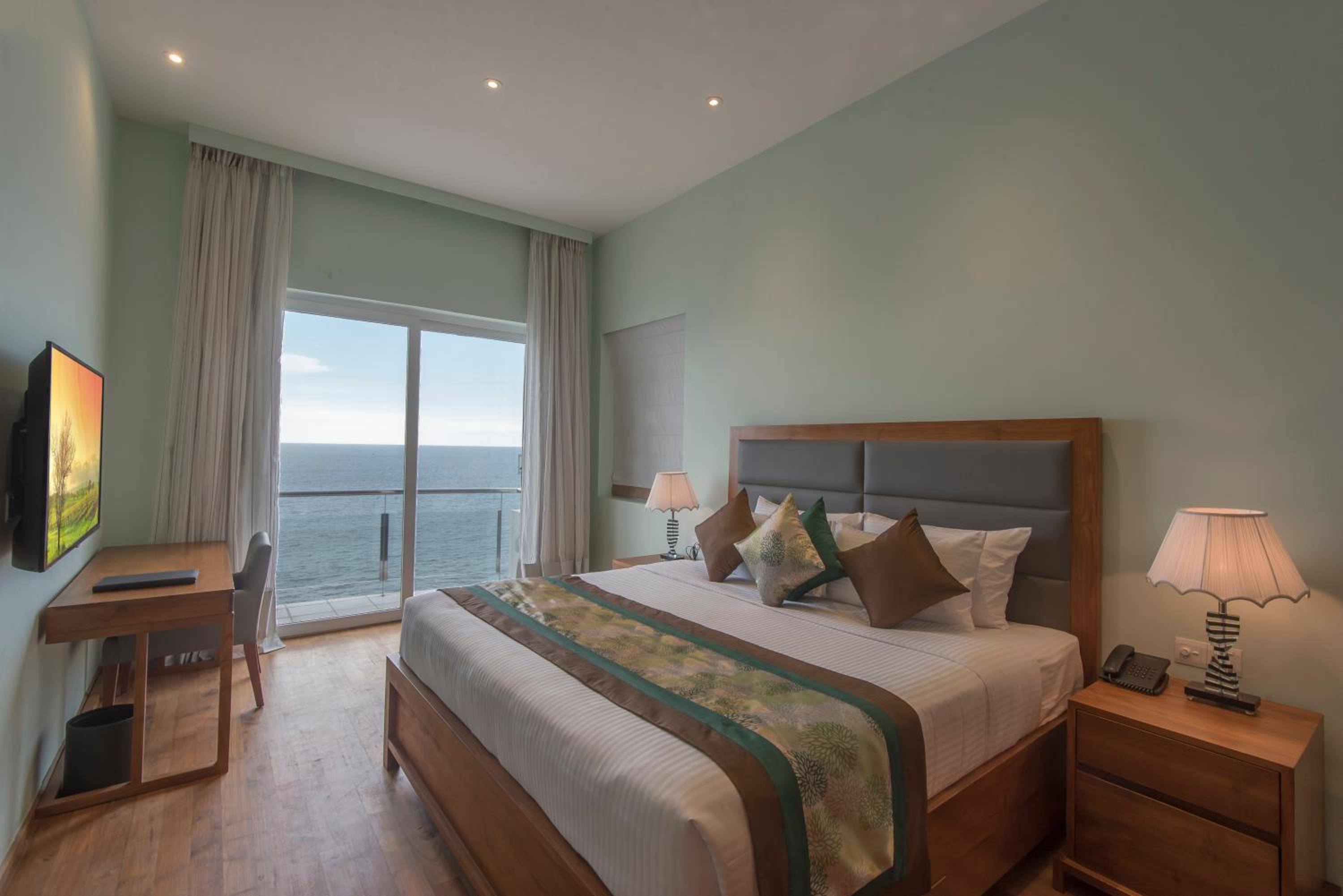 Panorama Suite with Ocean Front View - Photo 3