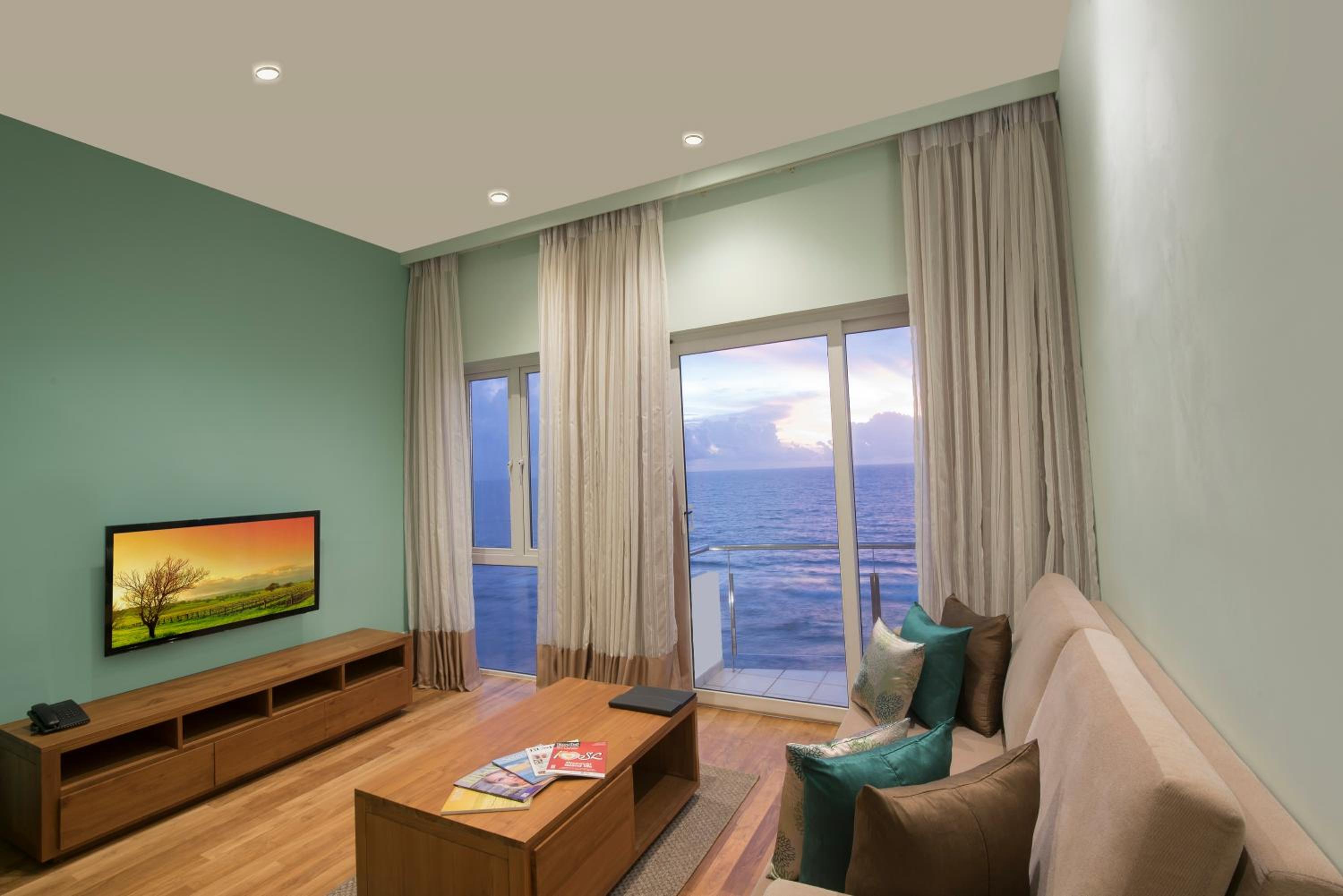 Panorama Suite with Ocean Front View - Photo 5