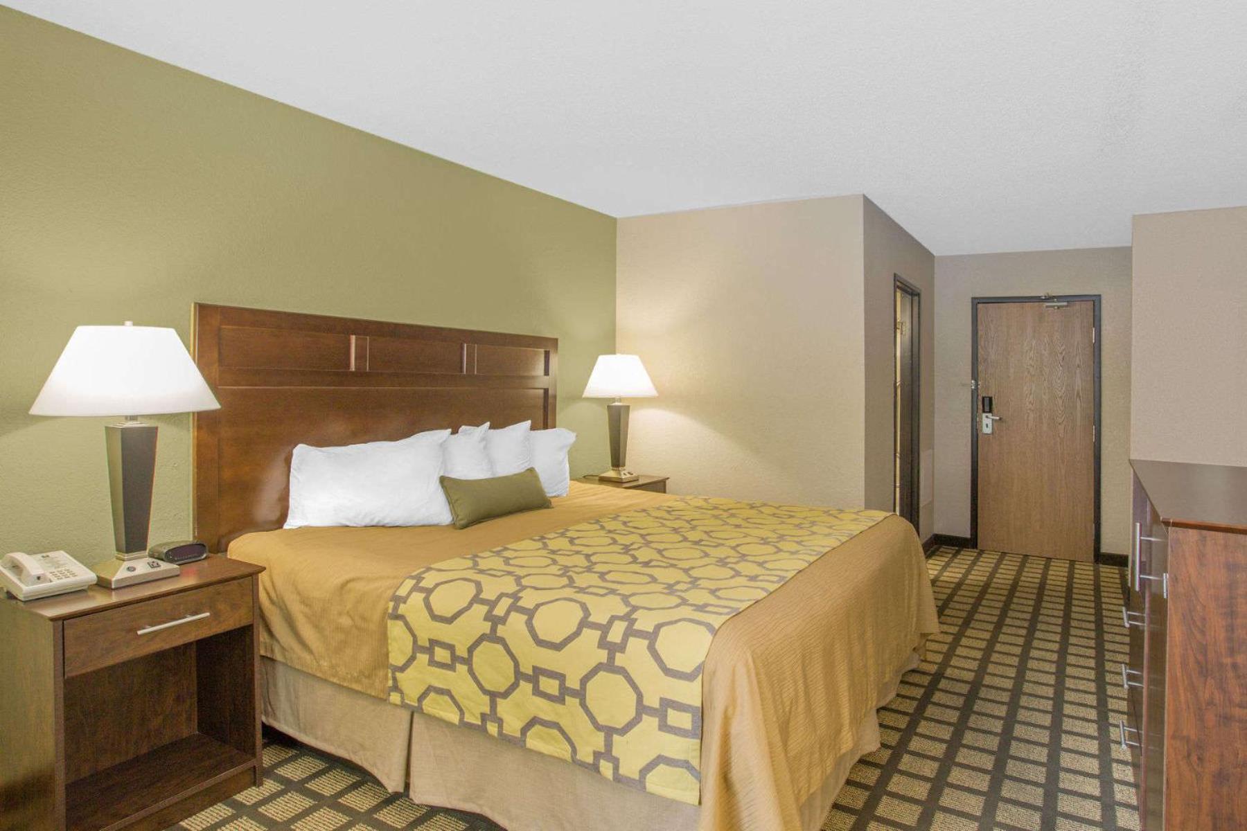 King Room - Non-Smoking - Photo 1