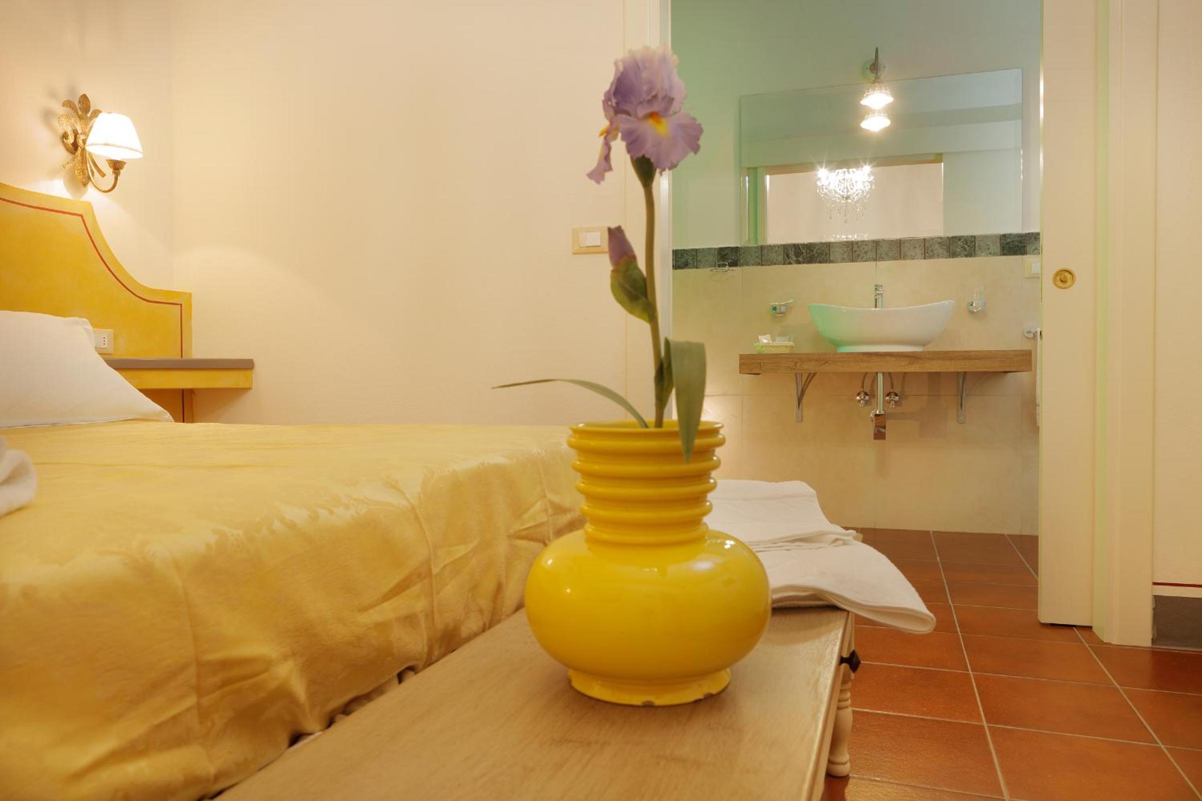 Double Room with Private Bathroom photo 1