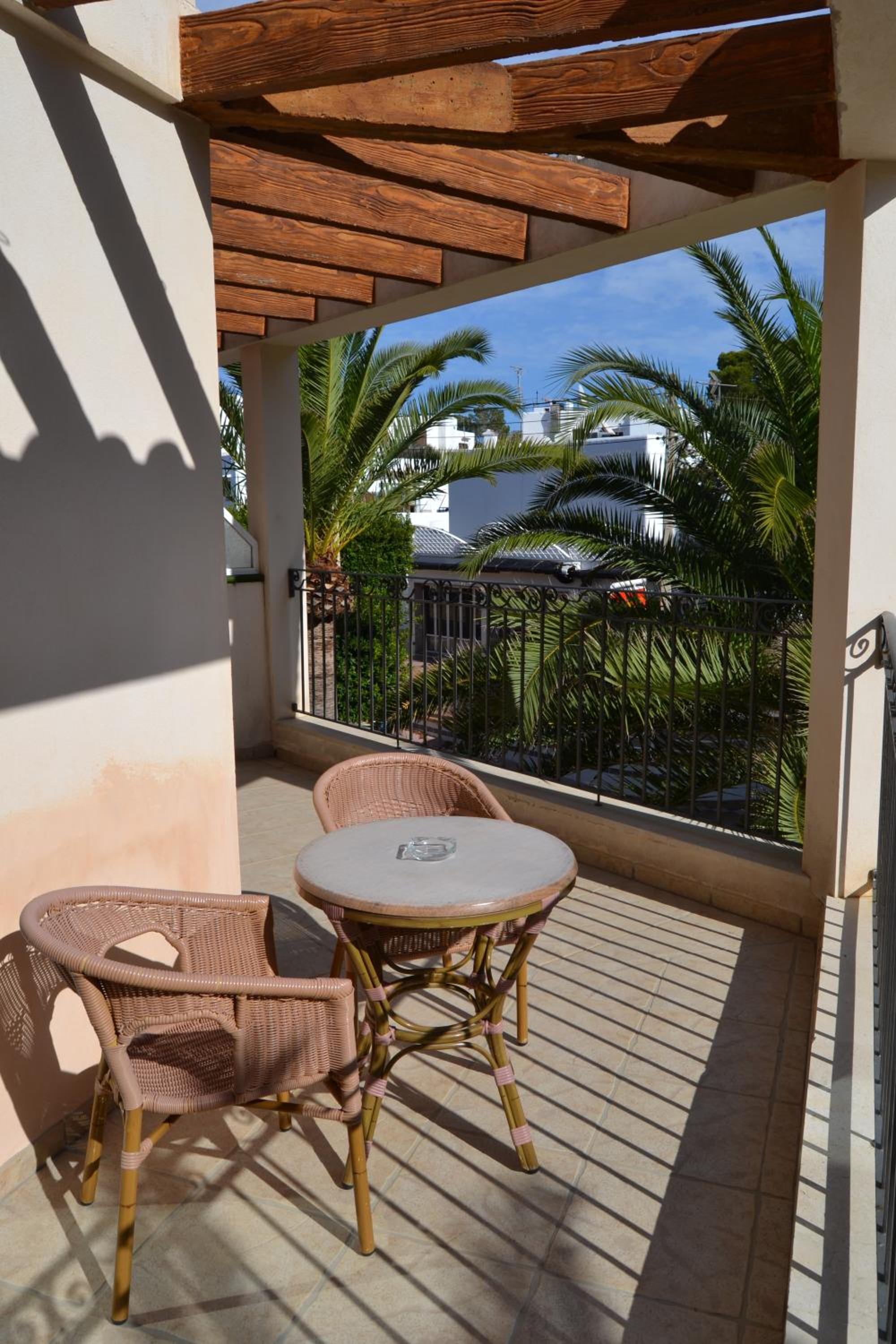 Double or Twin Room with Balcony - Photo 8