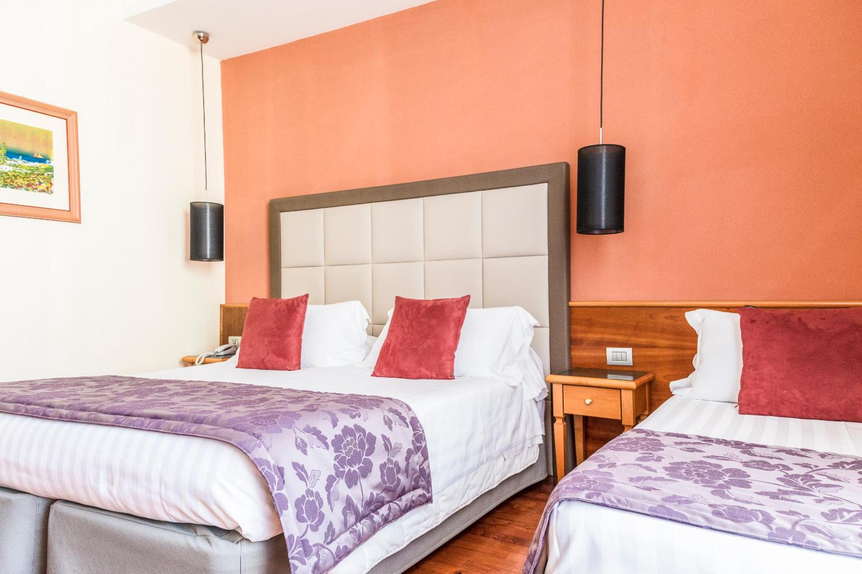 Deluxe Double Room with Balcony thumbnail 6