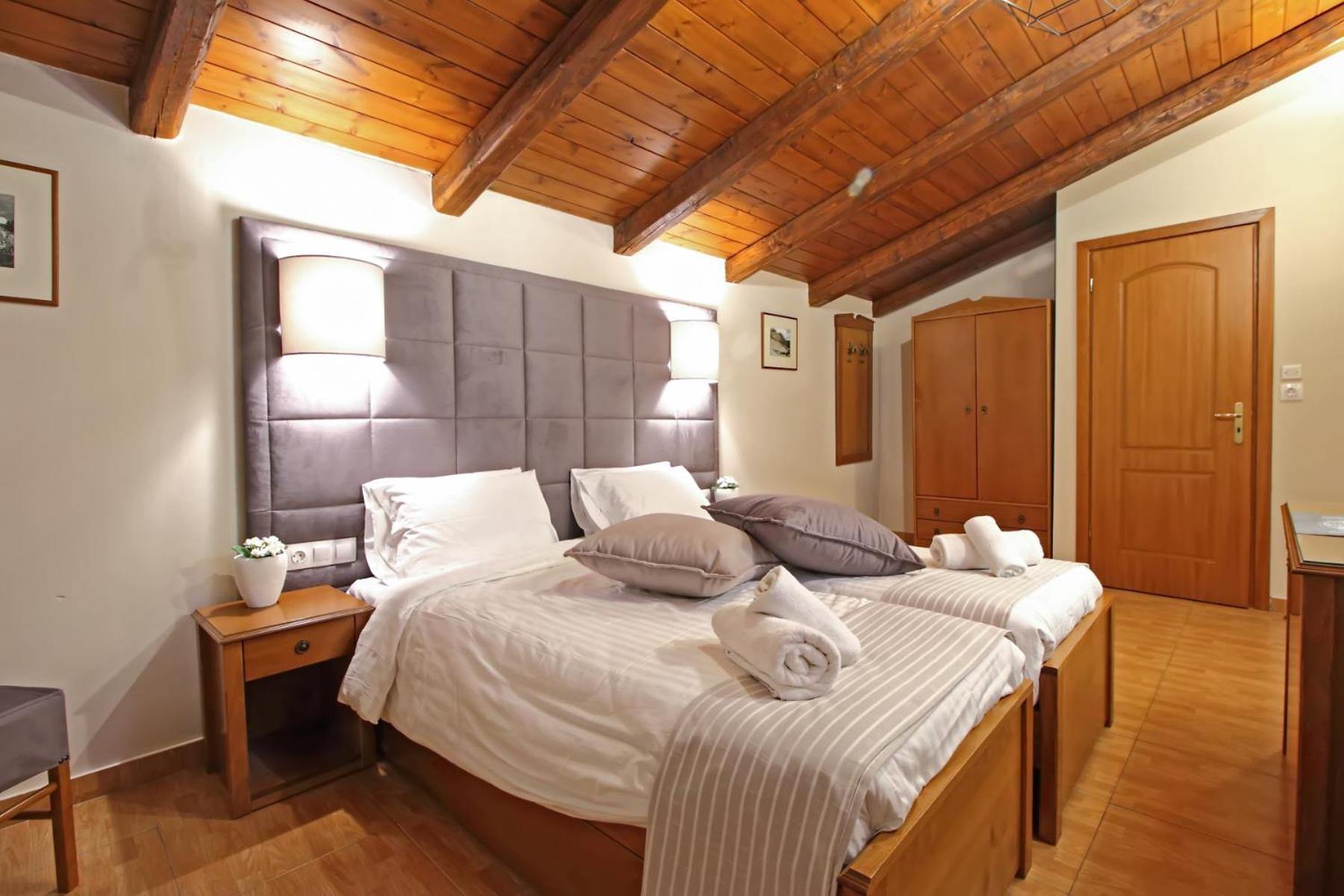 Superior Twin Room with Street View photo 3