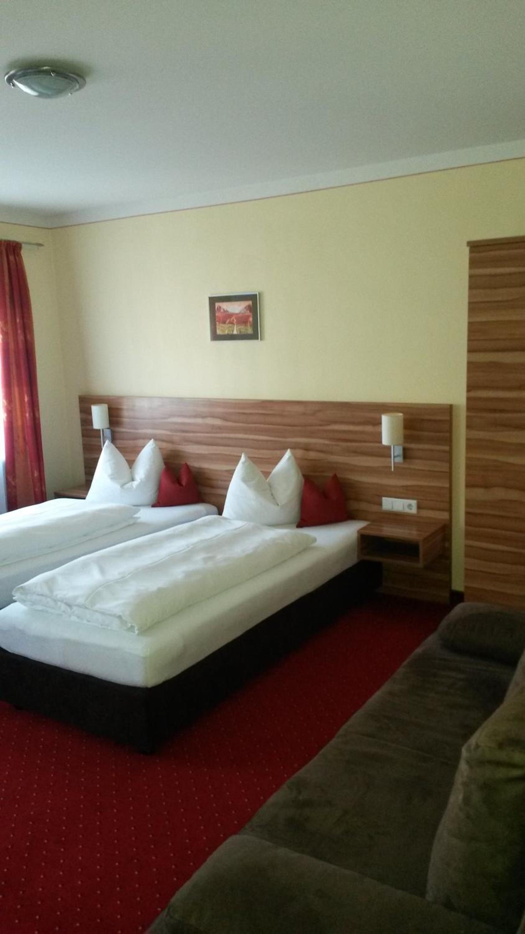 Deluxe Double Room with Shower - Photo 13