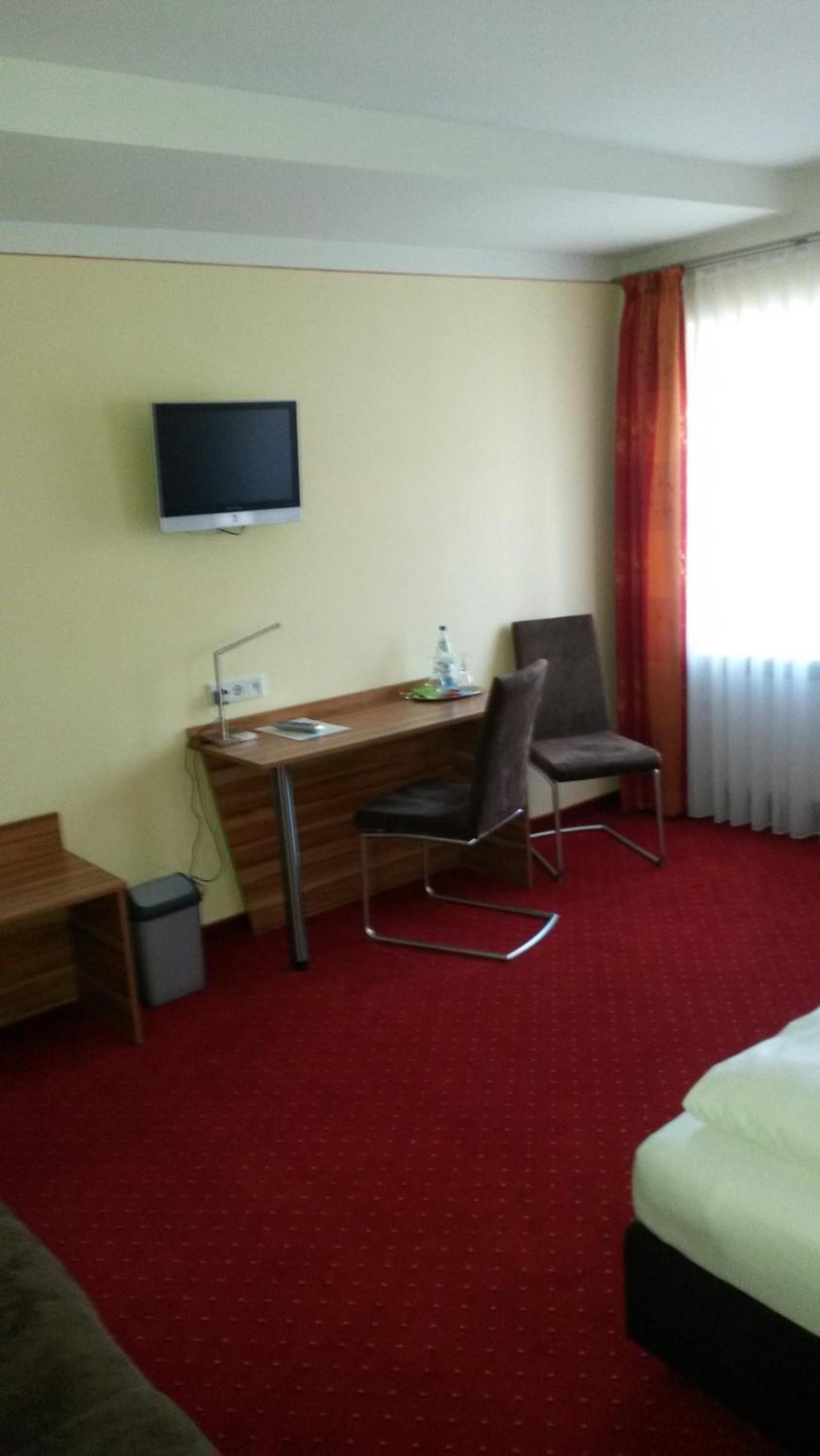 Deluxe Double Room with Shower - Photo 9
