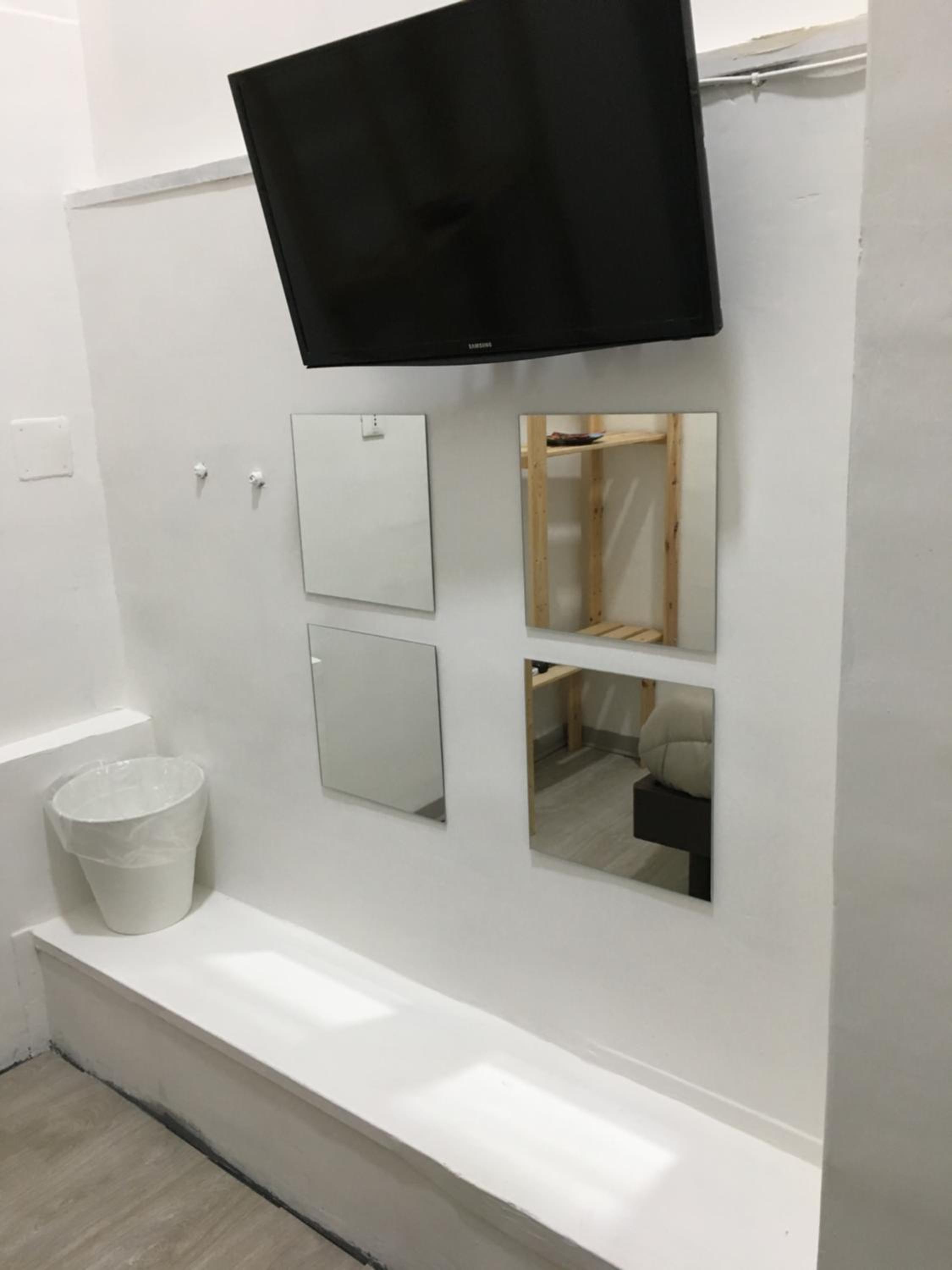 Double Room with Private External Bathroom - Photo 4