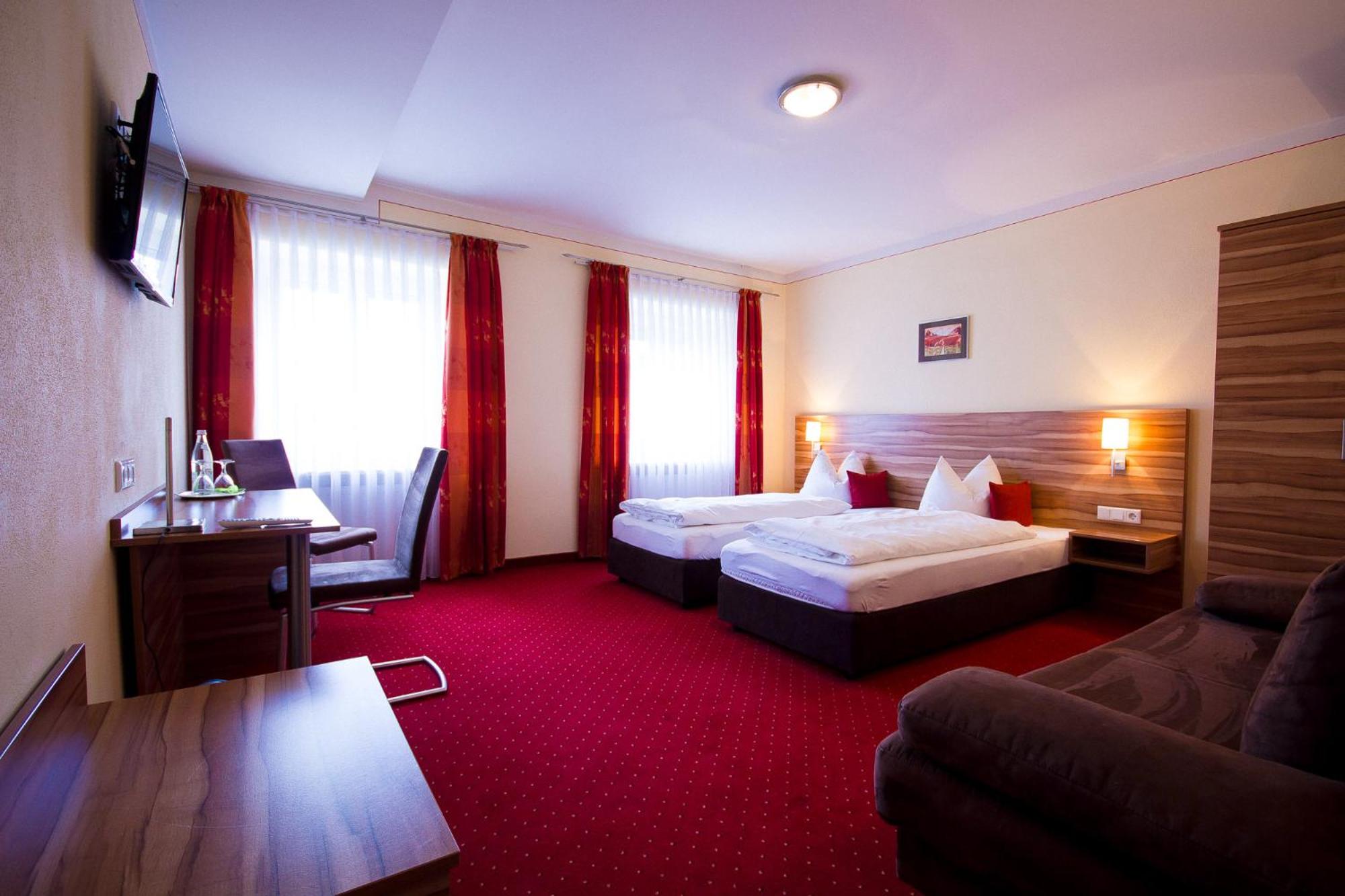 Deluxe Double Room with Shower - Photo 12