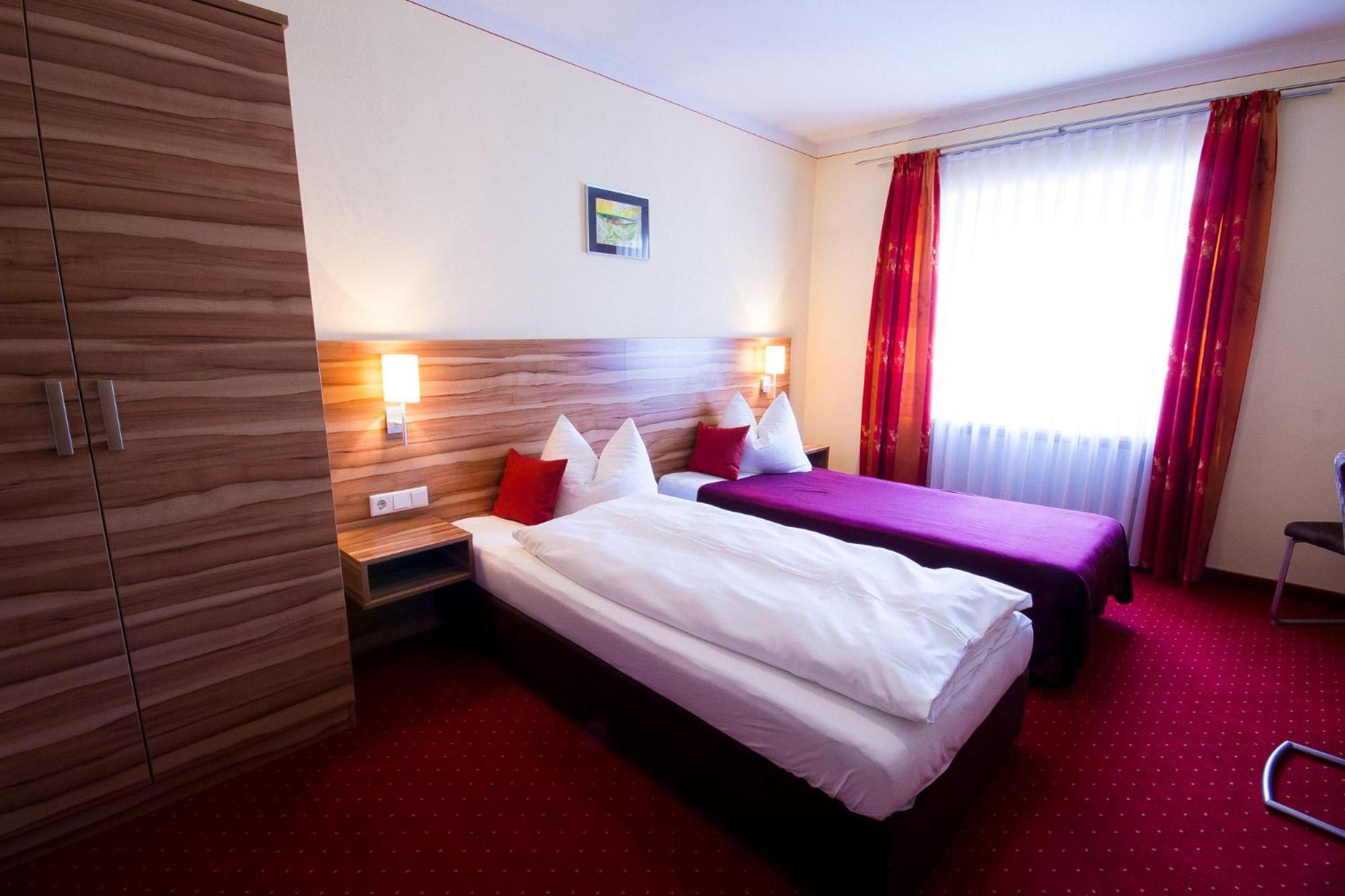 Deluxe Double Room with Shower - Photo 14