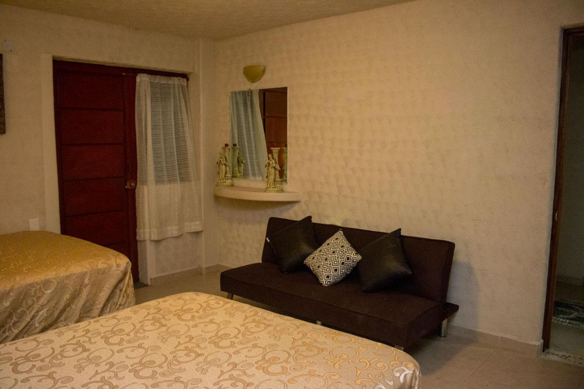 Standard Double Room - Photo 11