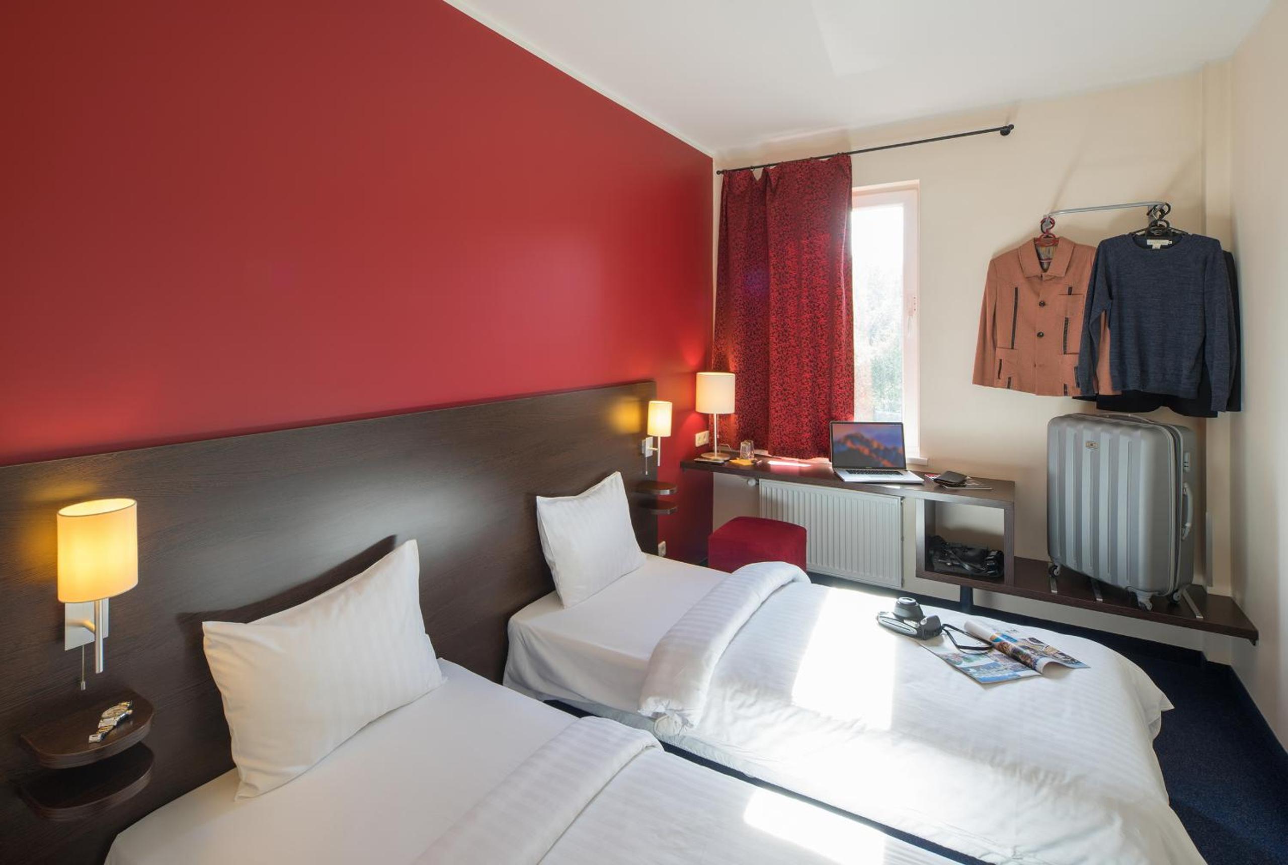 Twin Room - Photo 2