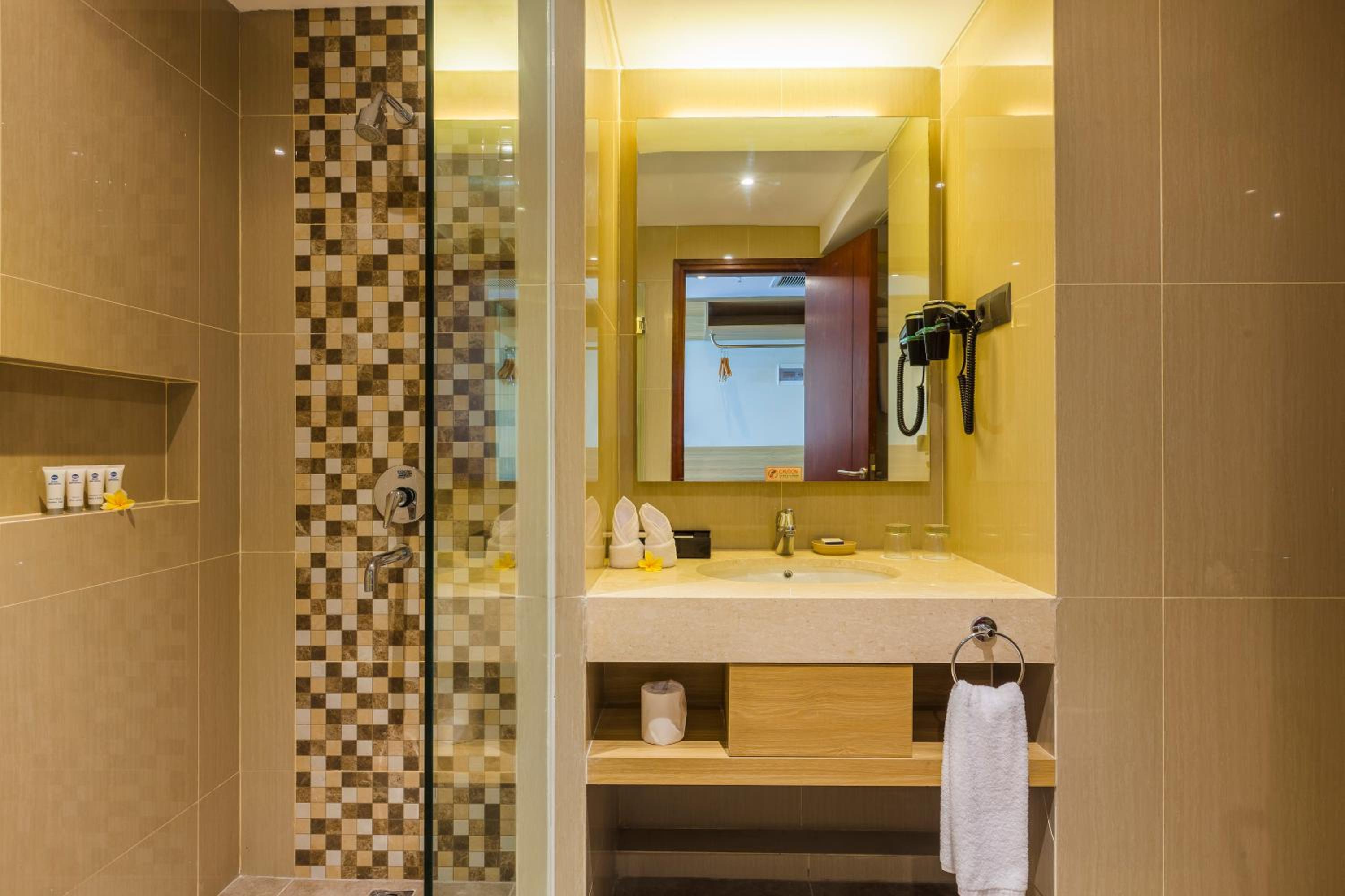 Superior Twin Room with Shower - Non-Smoking photo 3