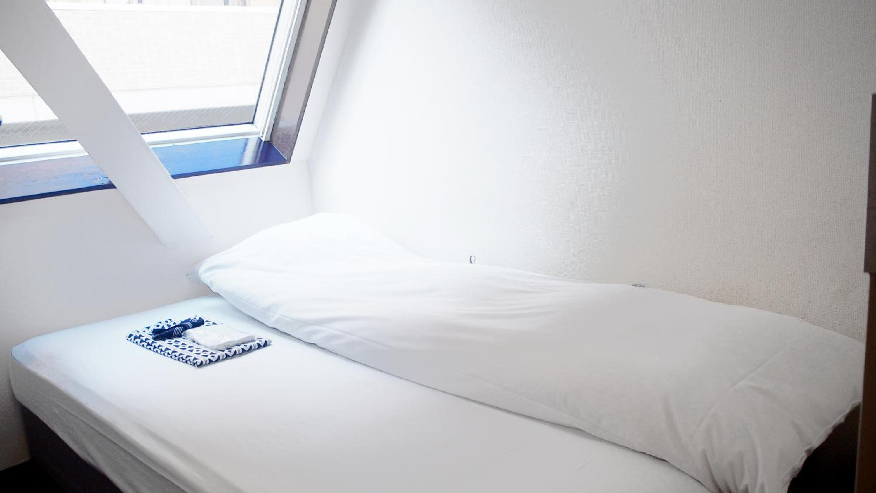 Double Room with Small Double Bed and Shared Bathroom photo 3
