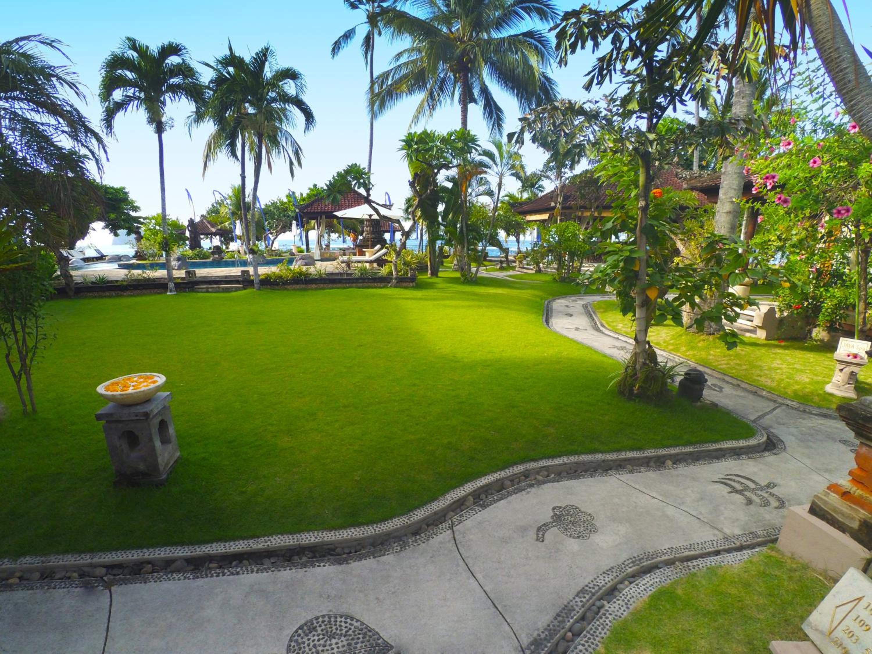 Deluxe Room with Garden View - Photo 11