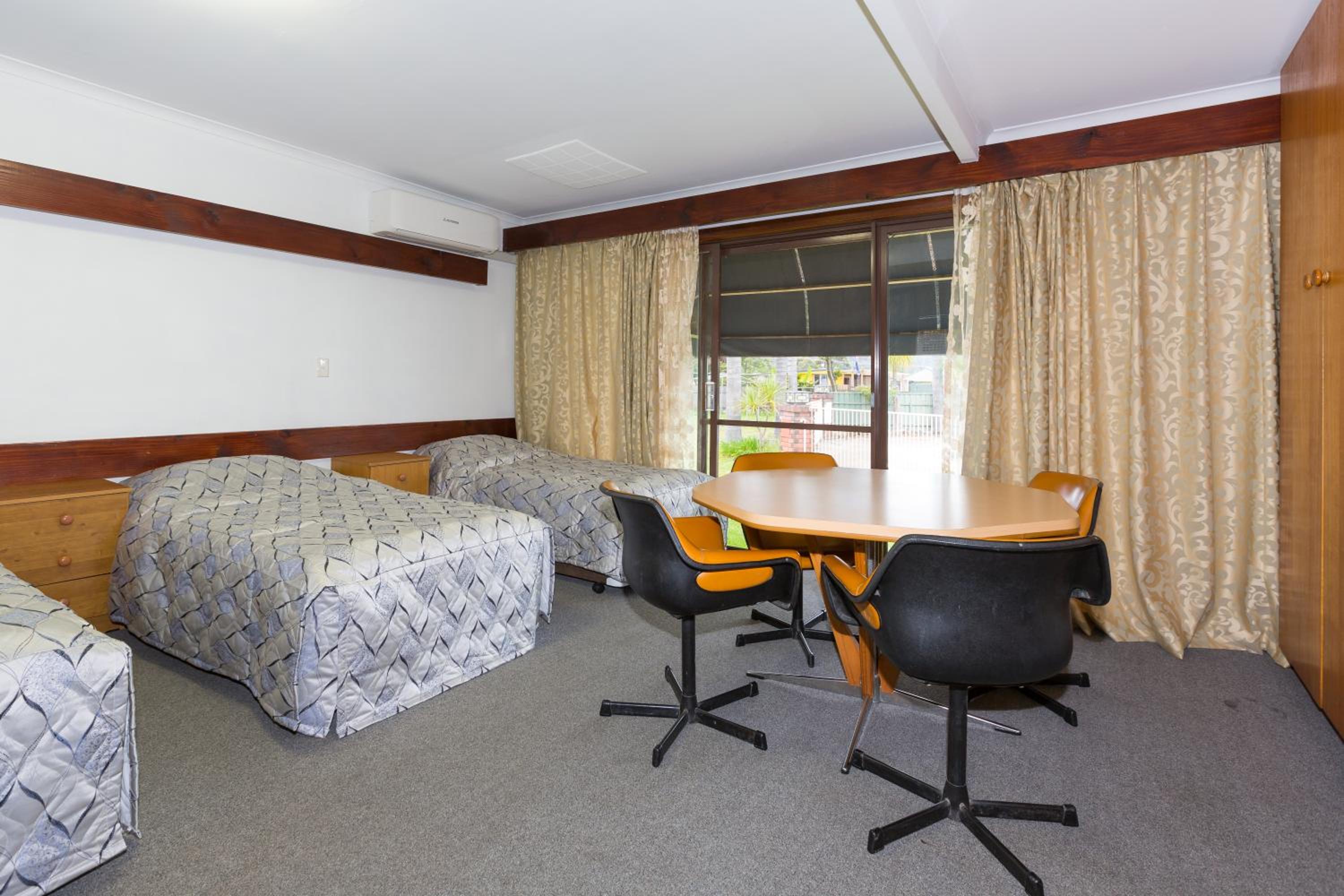 Family Room photo 3
