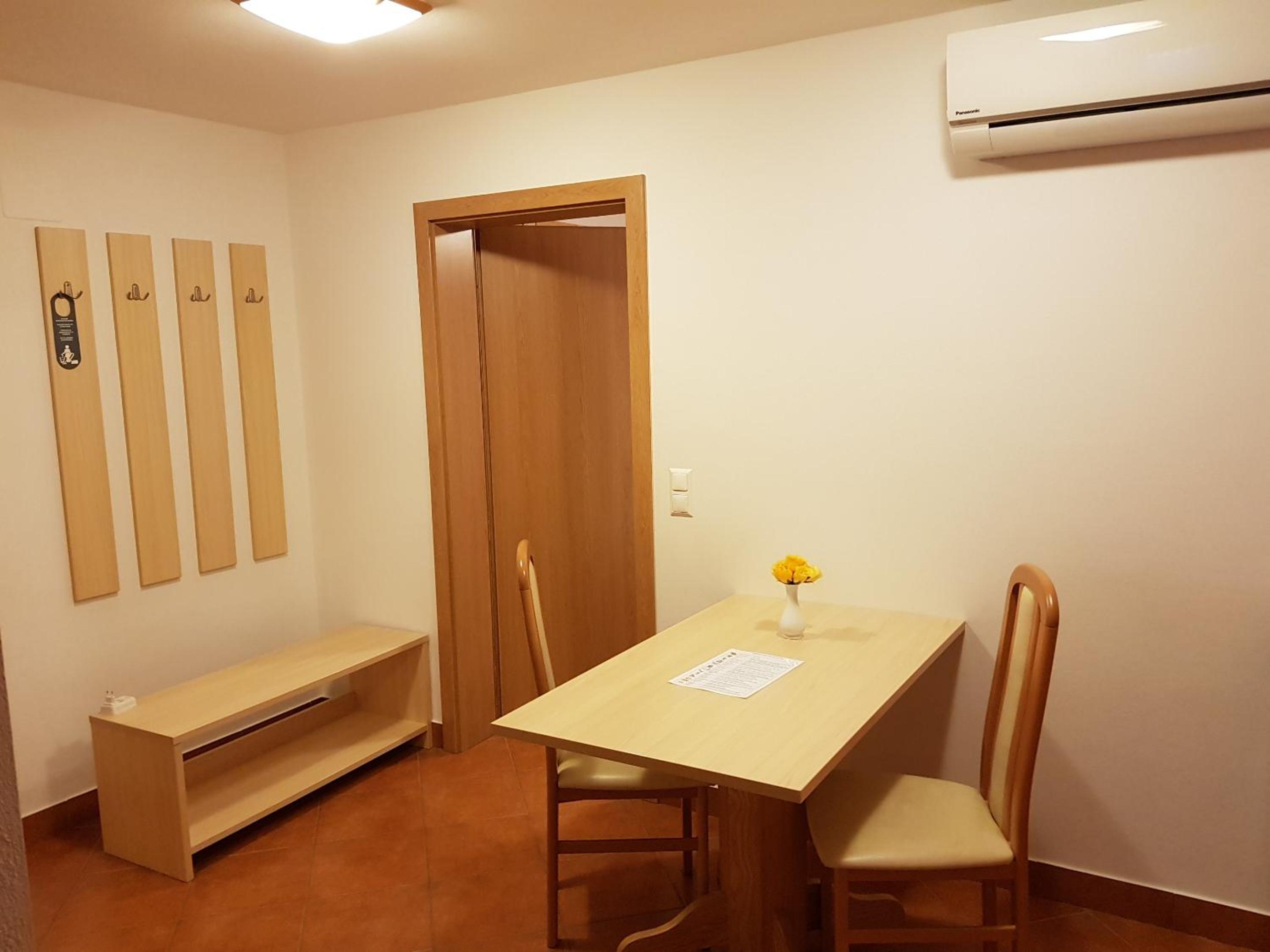 Quadruple Room with Balcony and Mountain View - Photo 14
