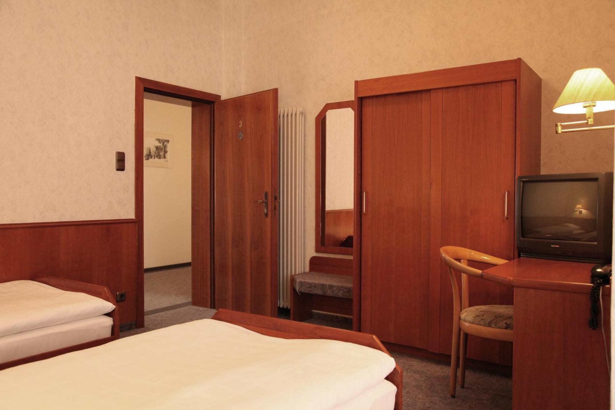 Double or Twin Room - Photo 2
