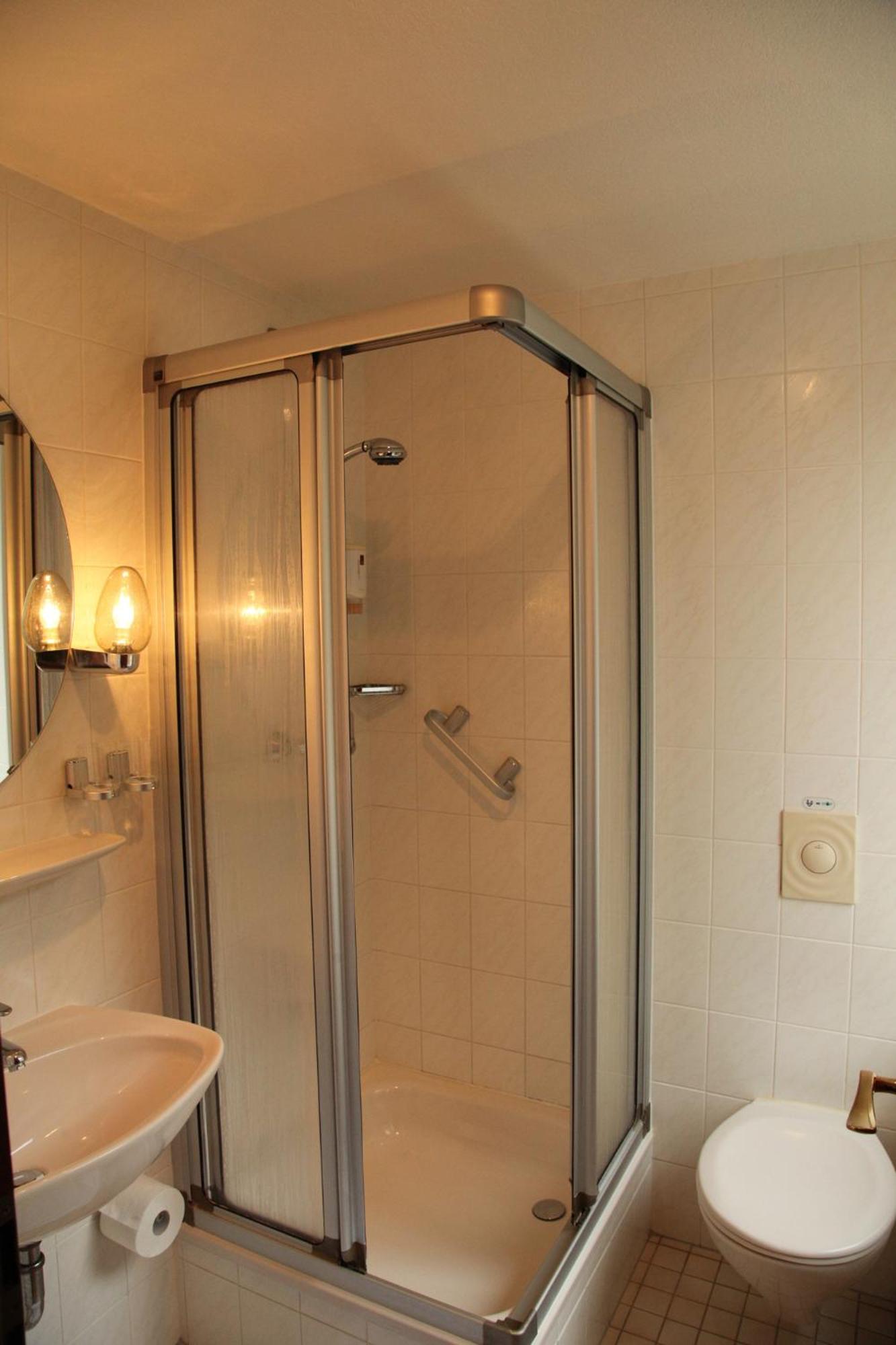 Double or Twin Room - Photo 3